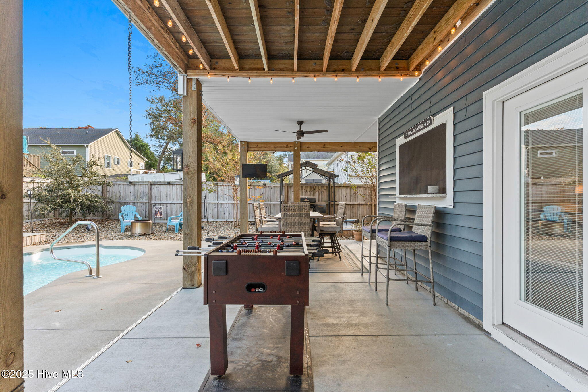 100542676 | Photo 50