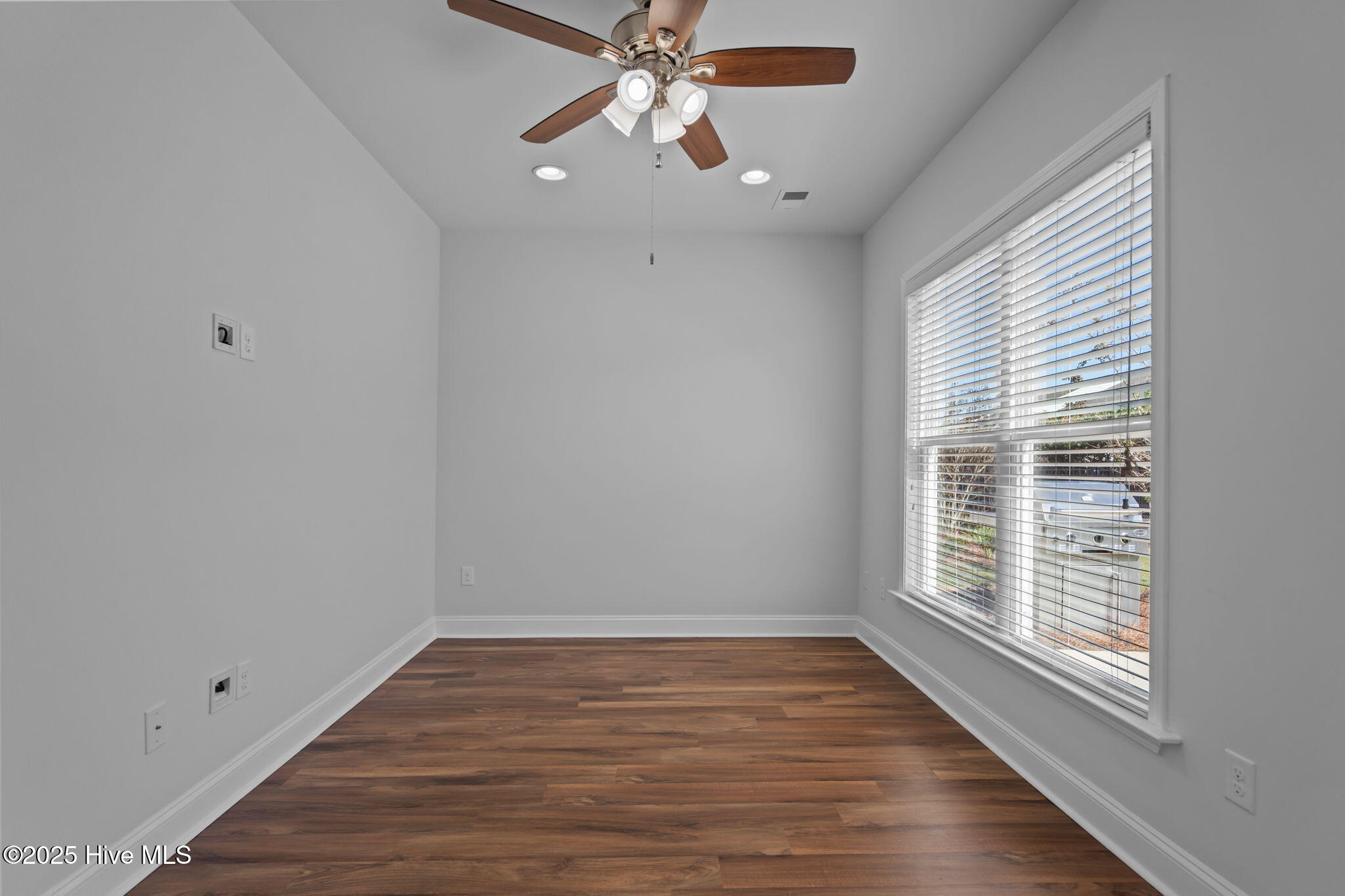 100540336 | Photo 37