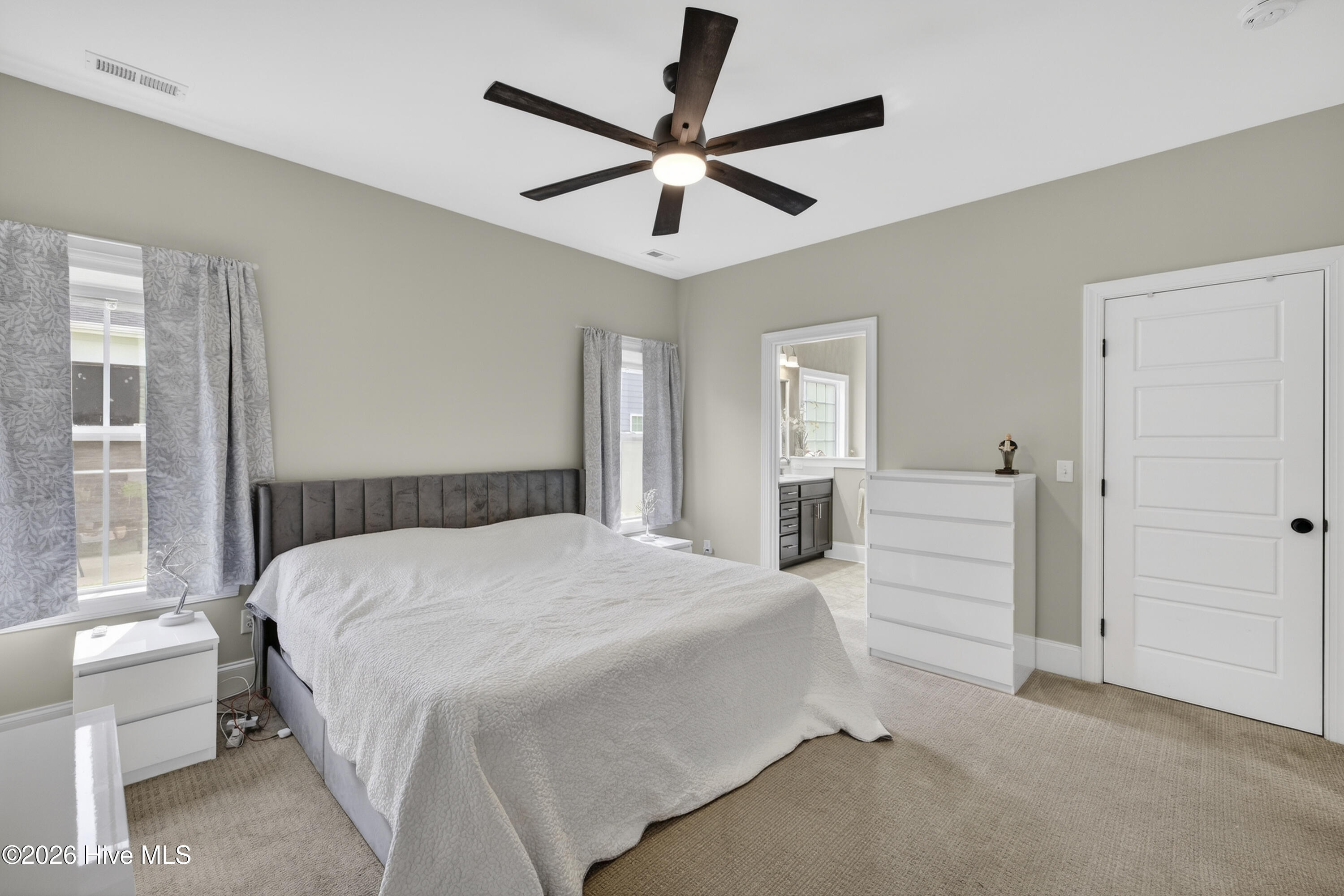 100562294 | Photo 22