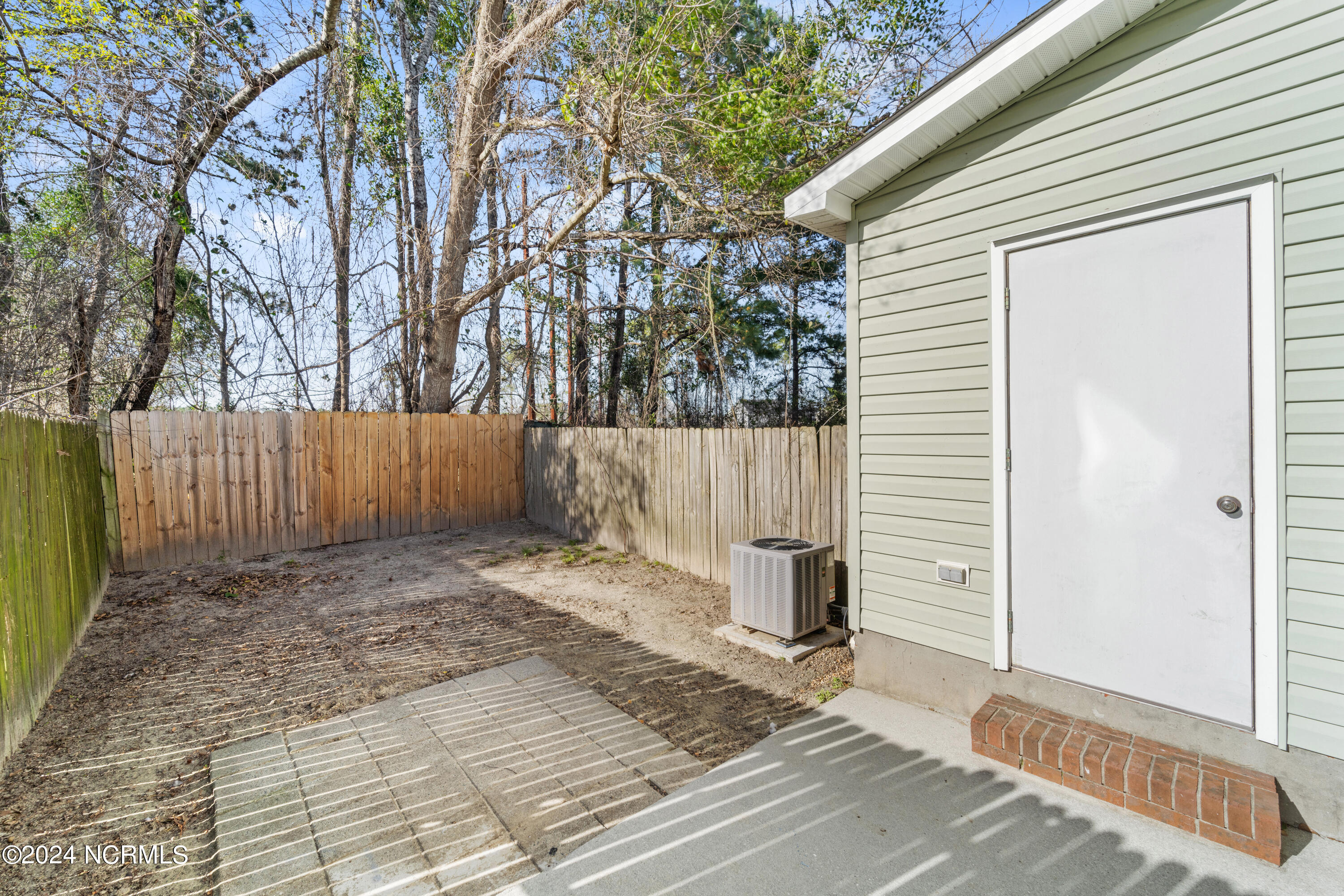 100567898 | Photo 14