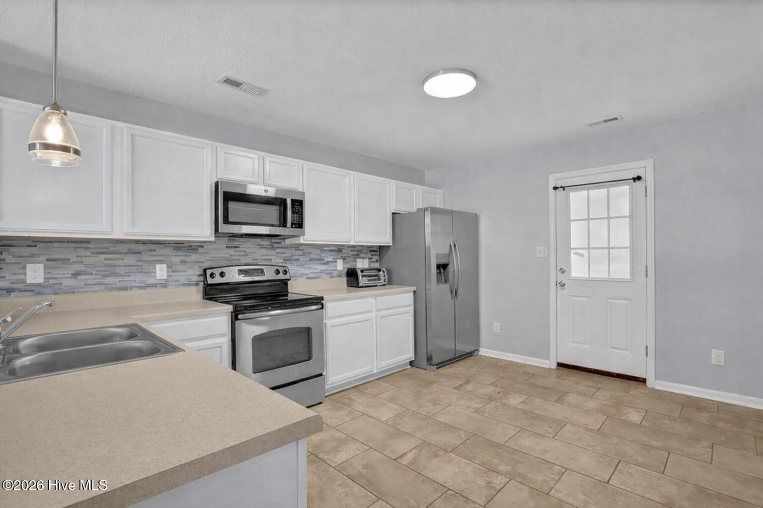 100548986 | Photo 14