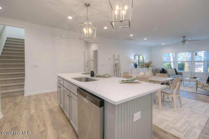 100549572 | Photo 16