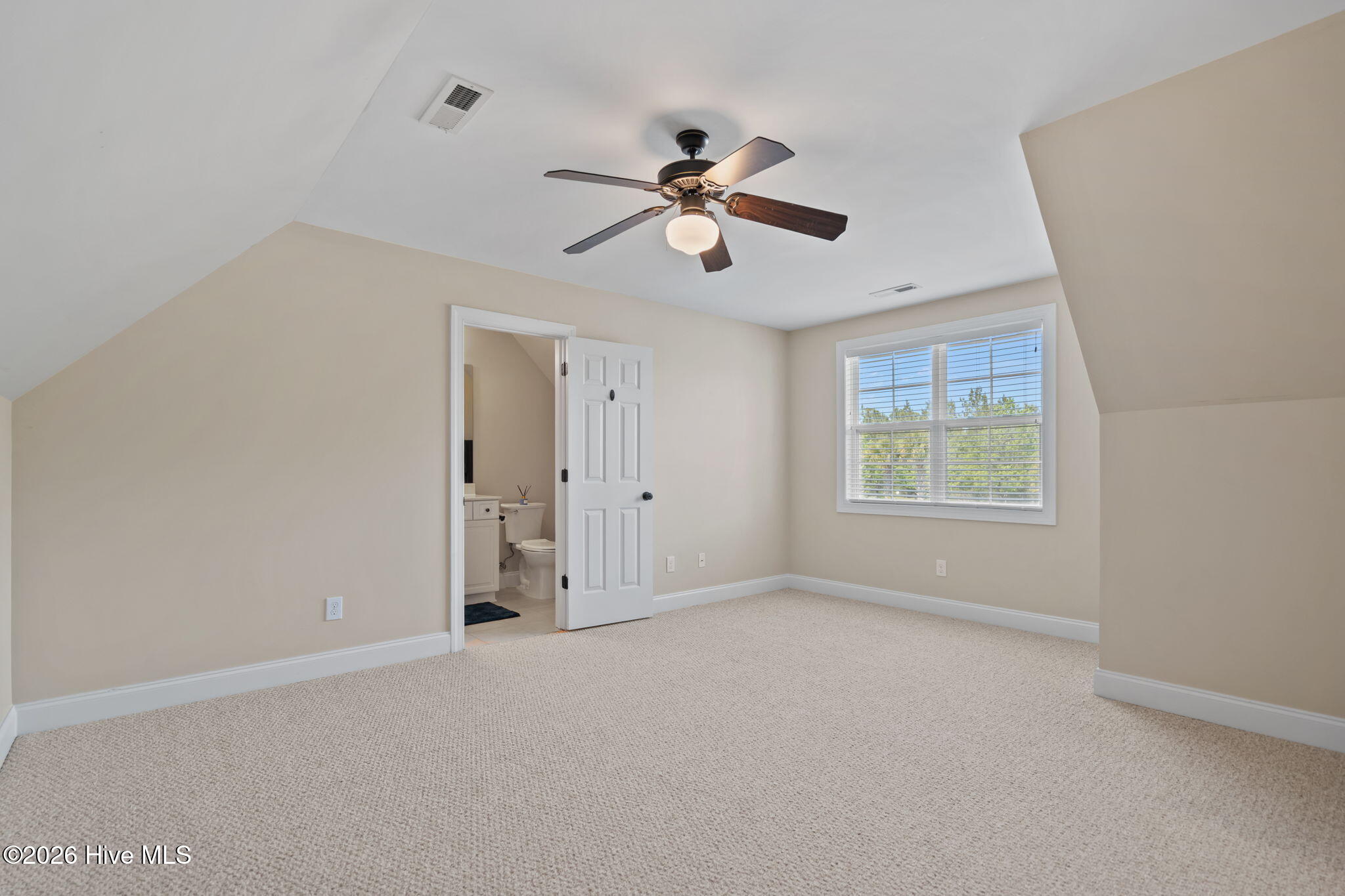 100568496 | Photo 37