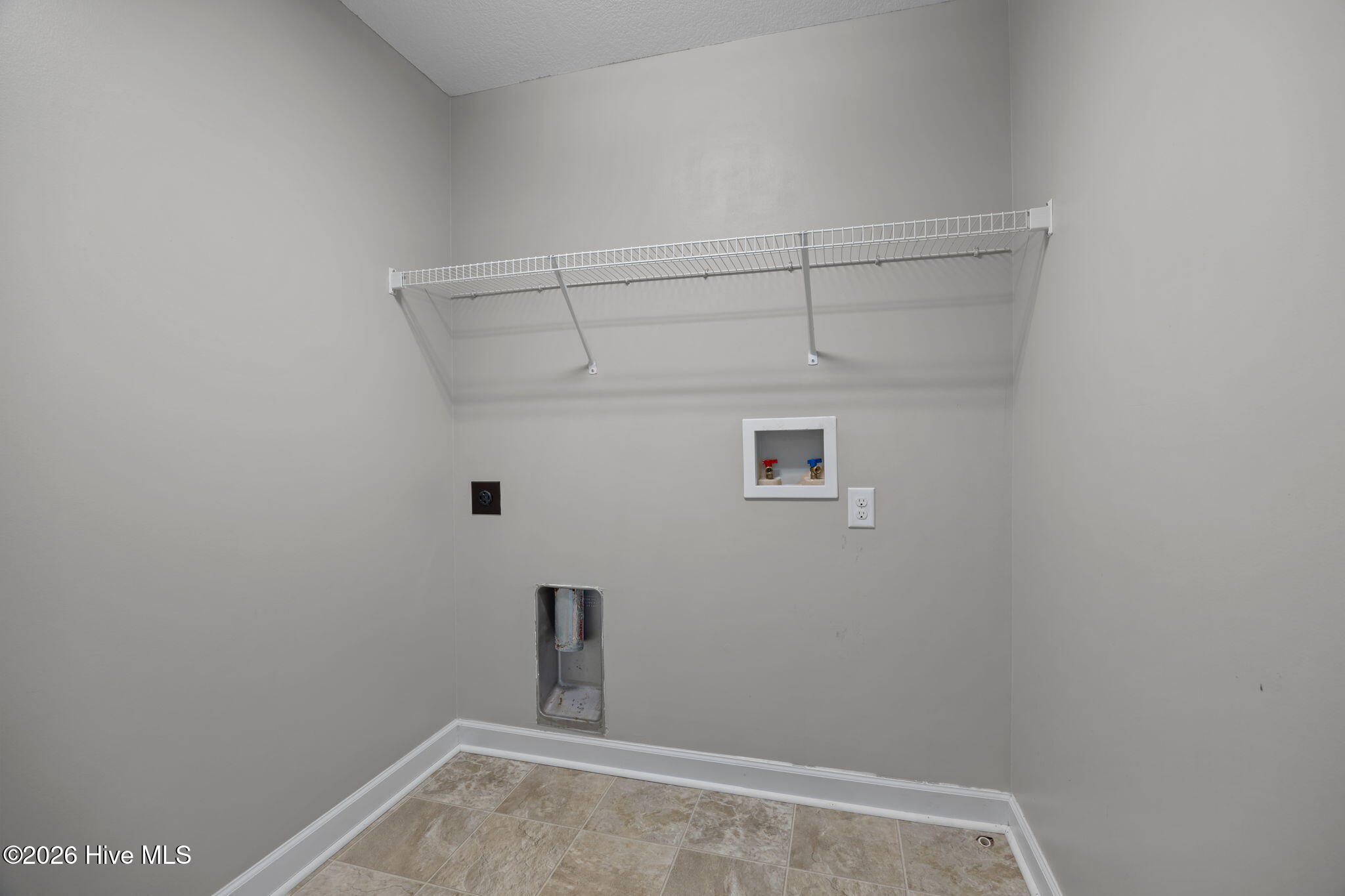 100560310 | Photo 30