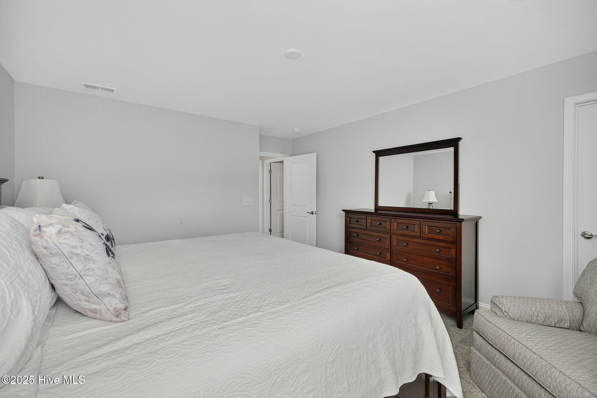 100565700 | Photo 54