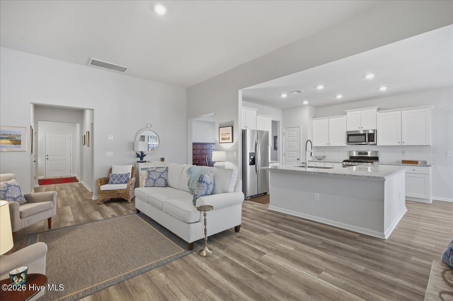 100557234 | Photo 33