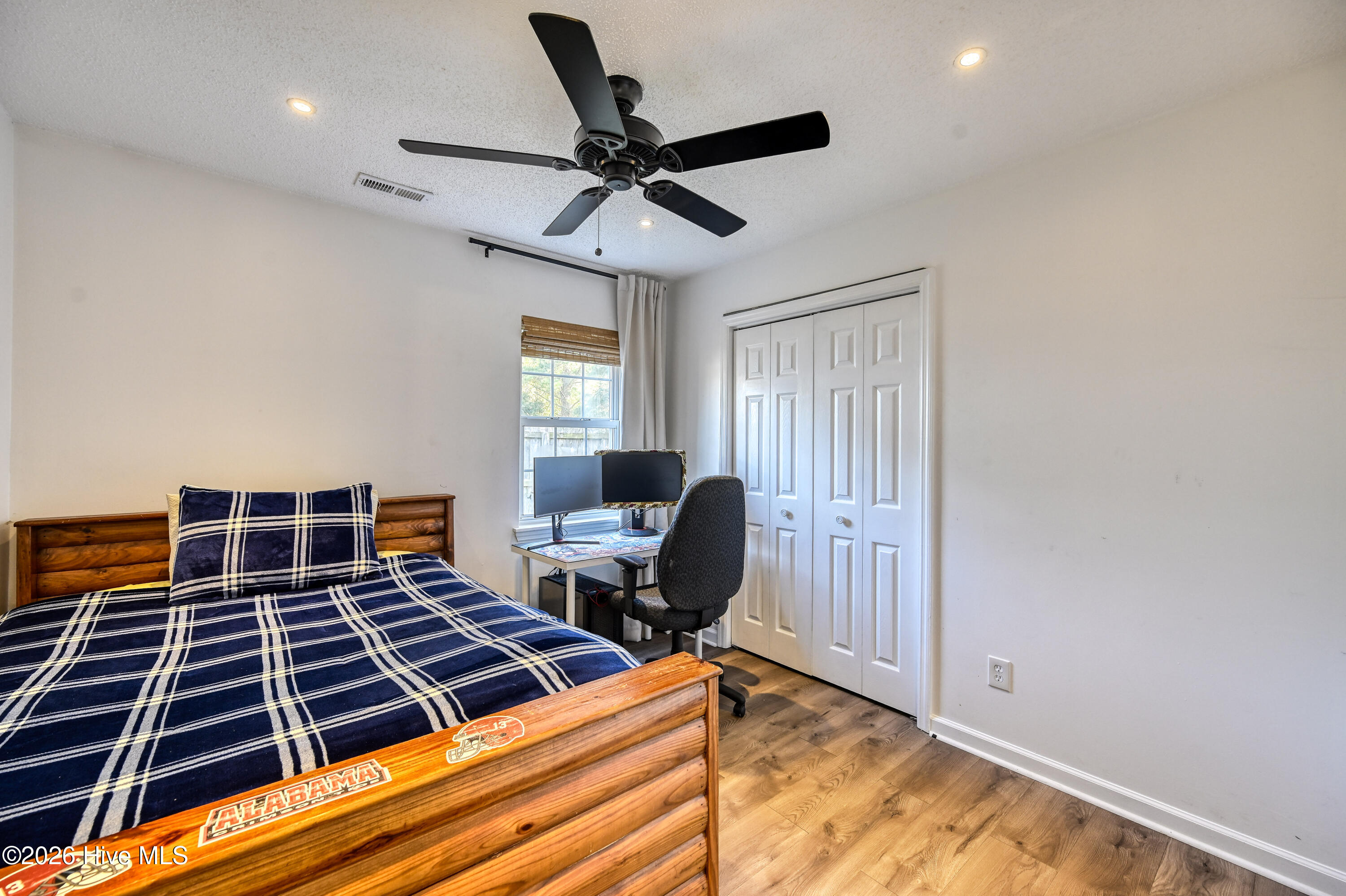 100548302 | Photo 19