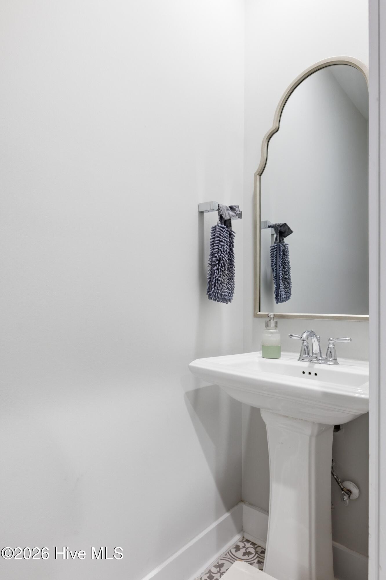 100564448 | Photo 51