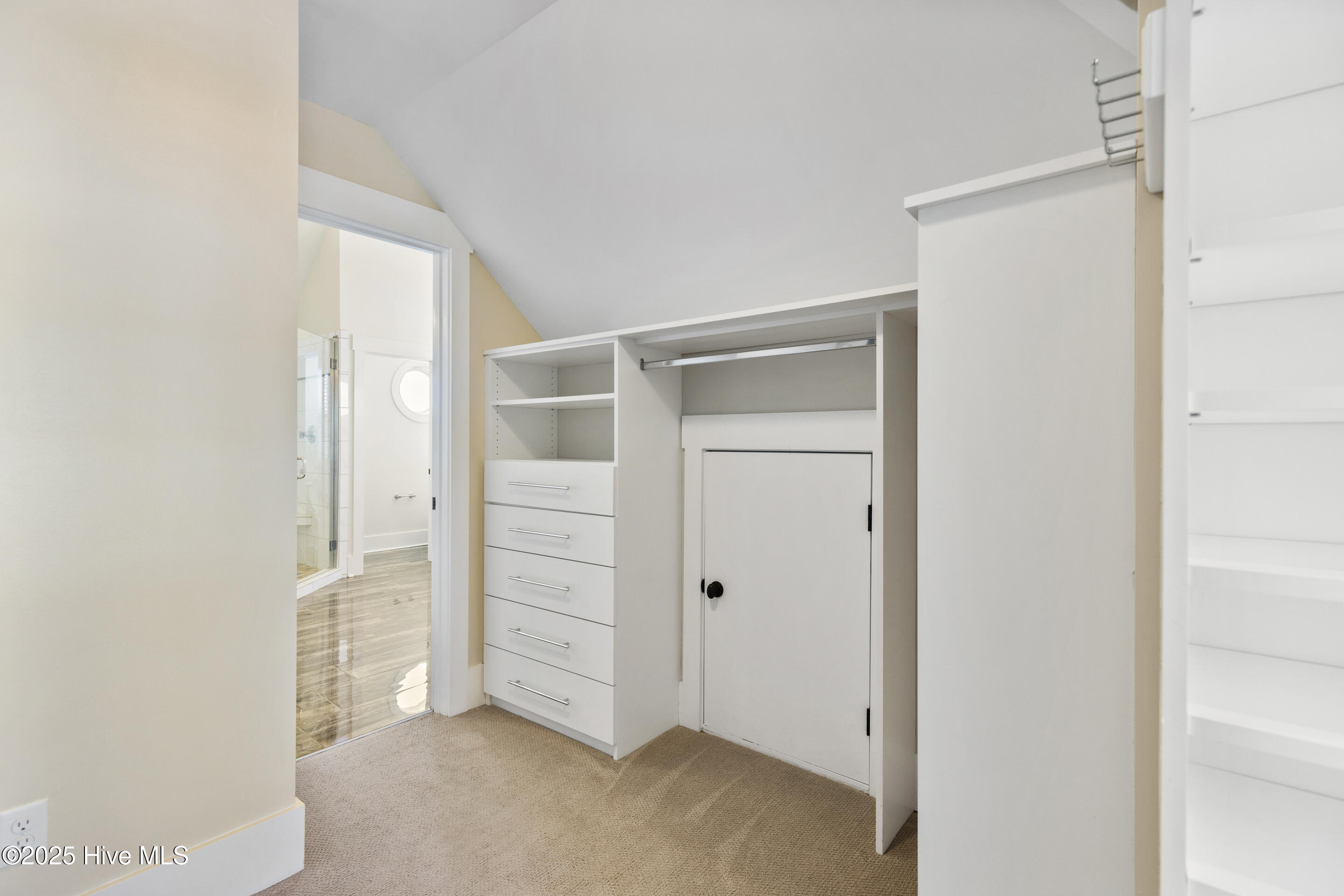 100546284 | Photo 45