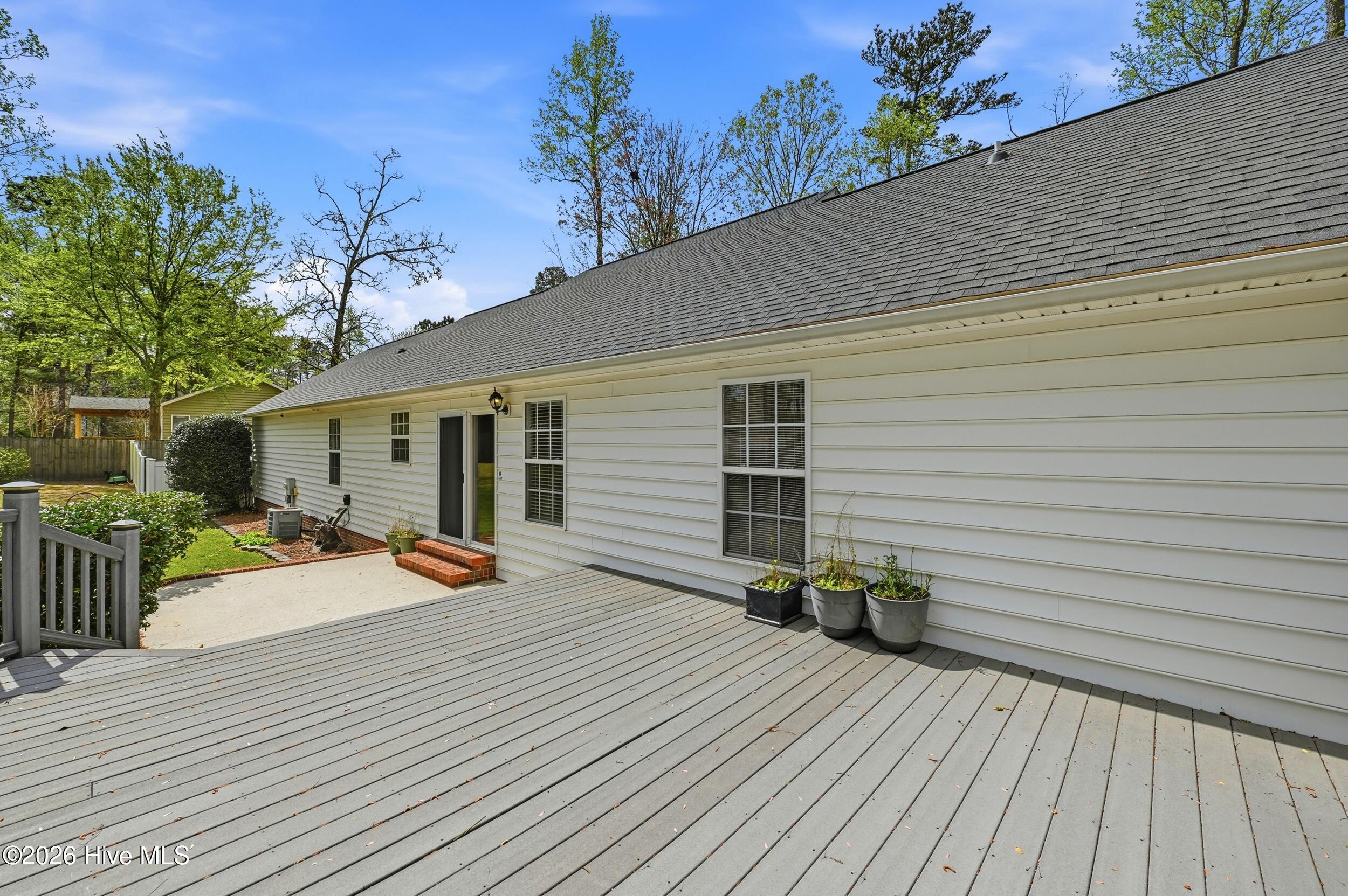 100562256 | Photo 31