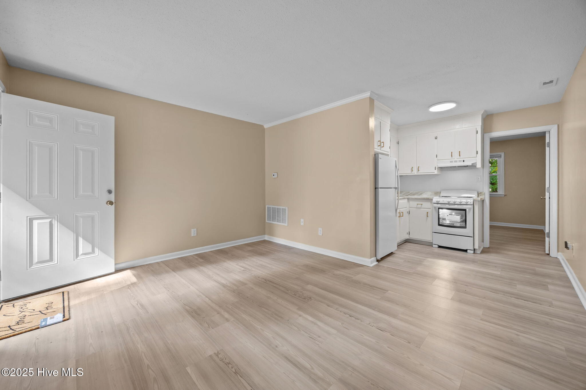 8-web-or-mls-1190 Gould Rd Unit4 12