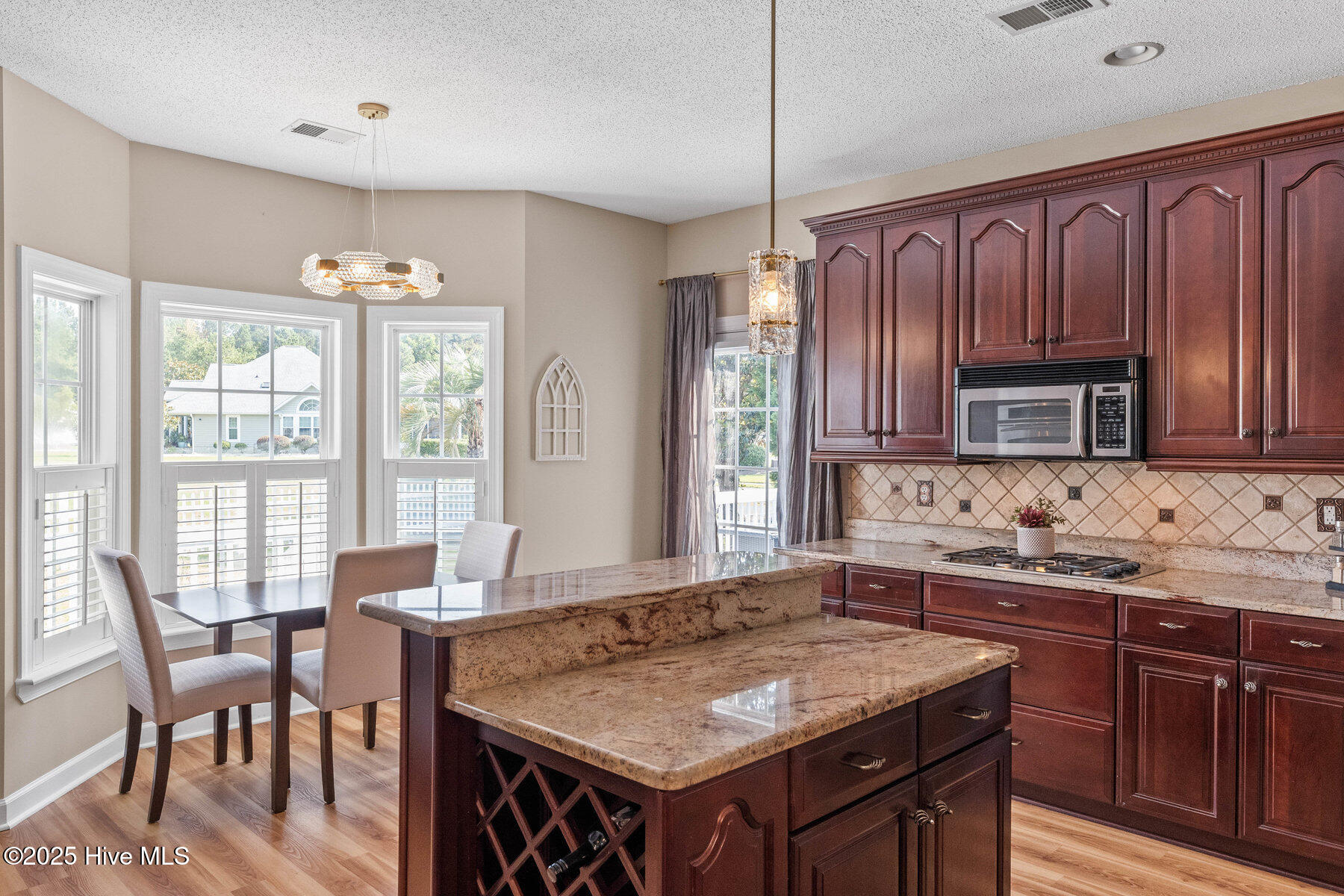 100547919 | Photo 14