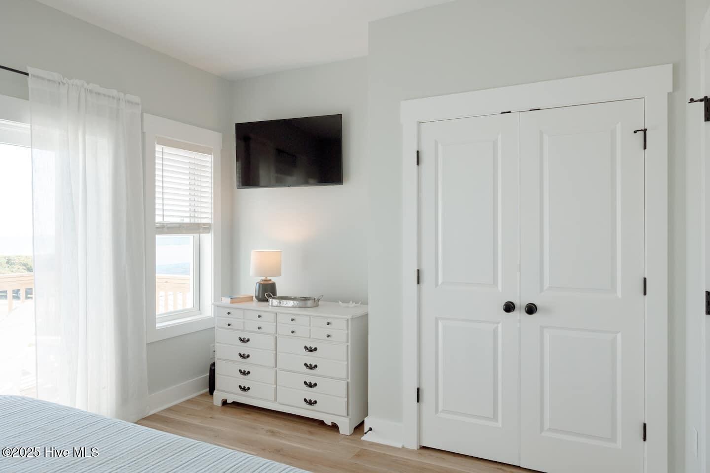 100543911 | Photo 42