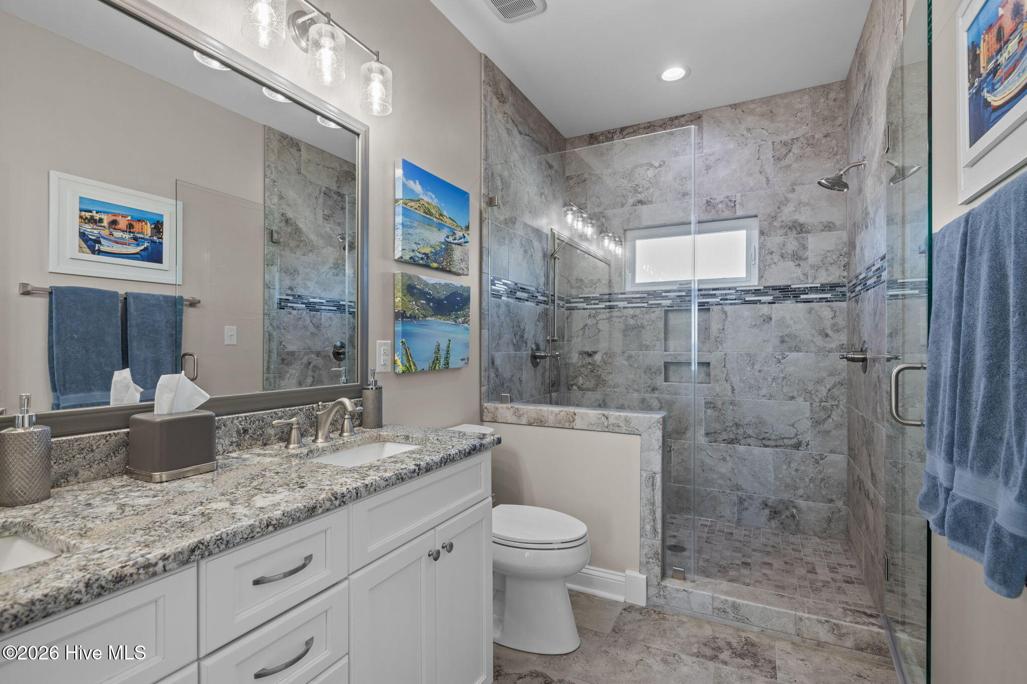 100549287 | Photo 24