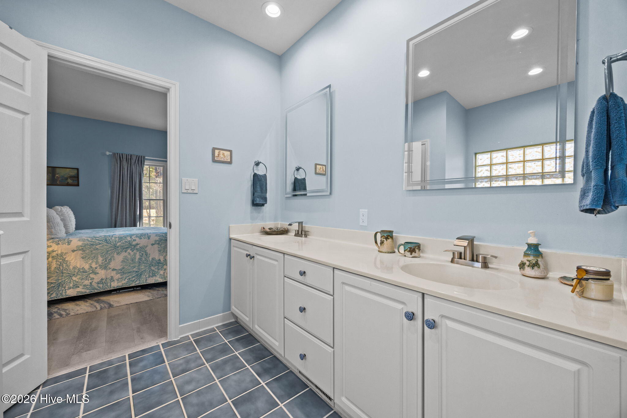 100547284 | Photo 25