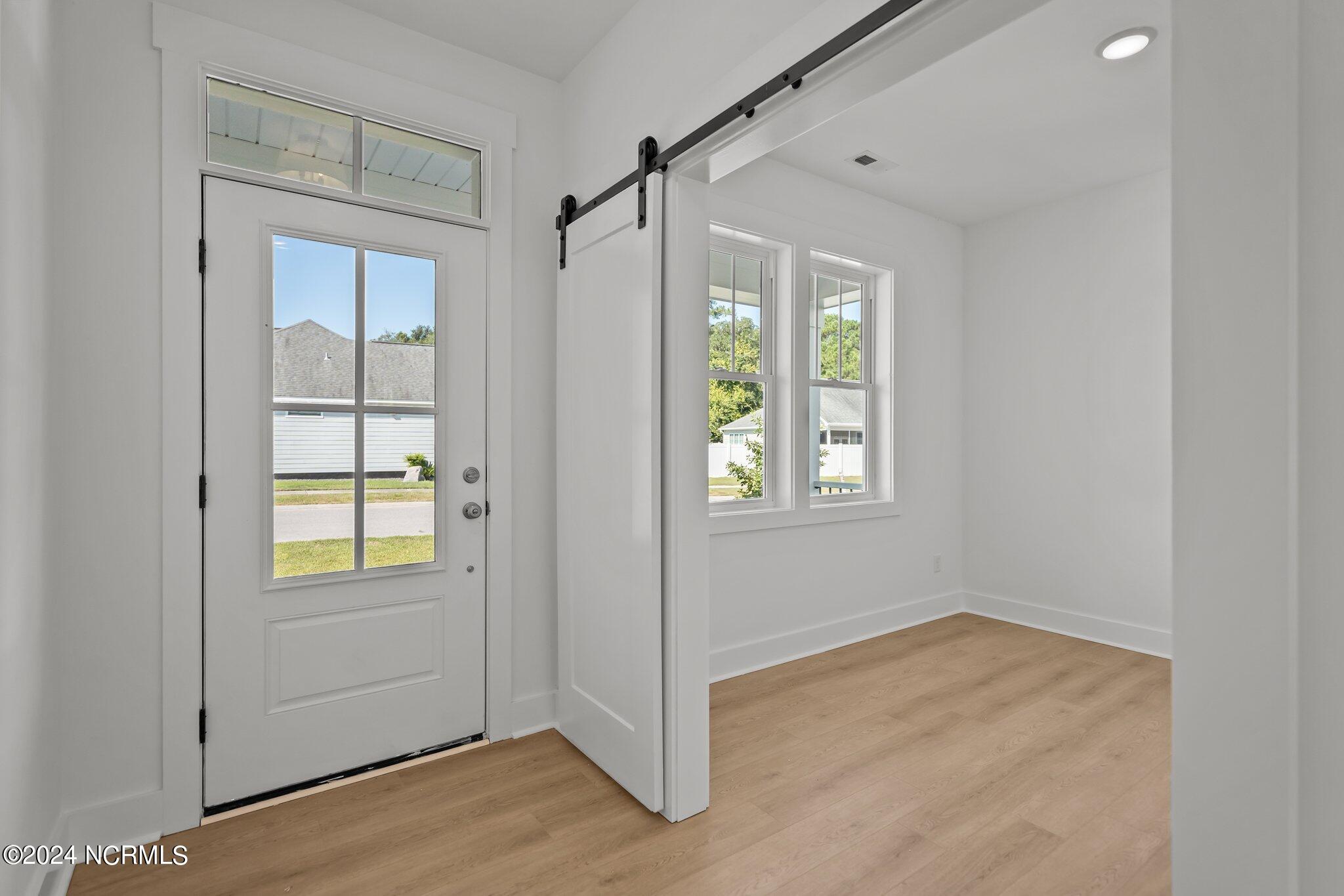 100439102 | Photo 32