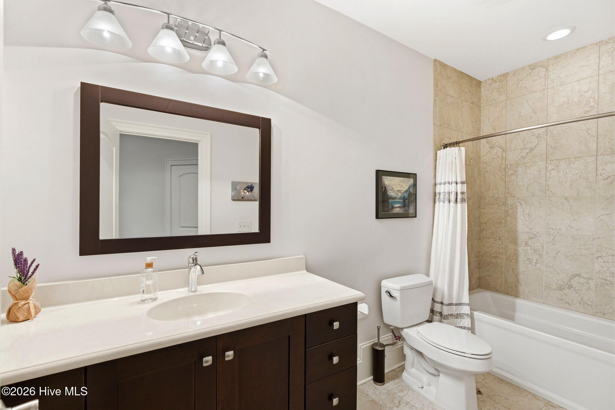 100566921 | Photo 49