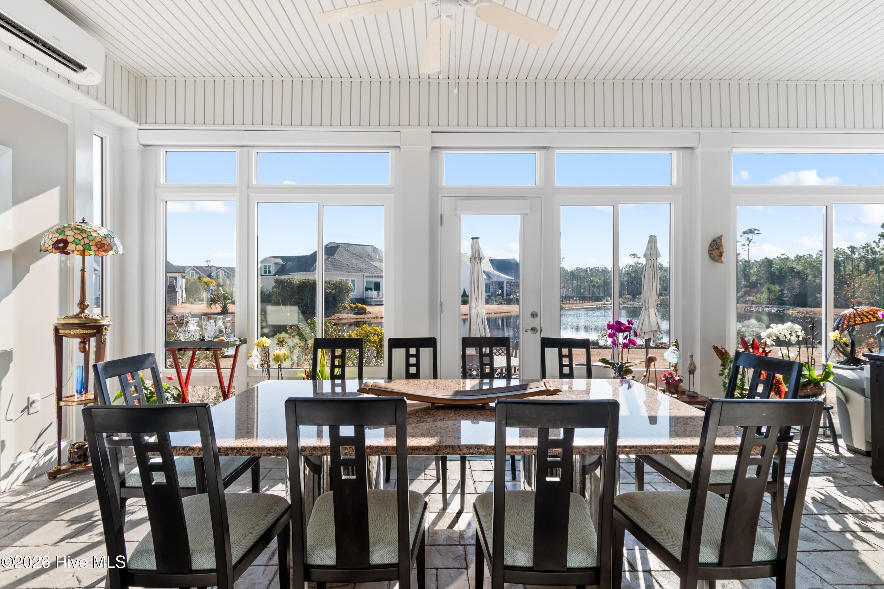 100560288 | Photo 14