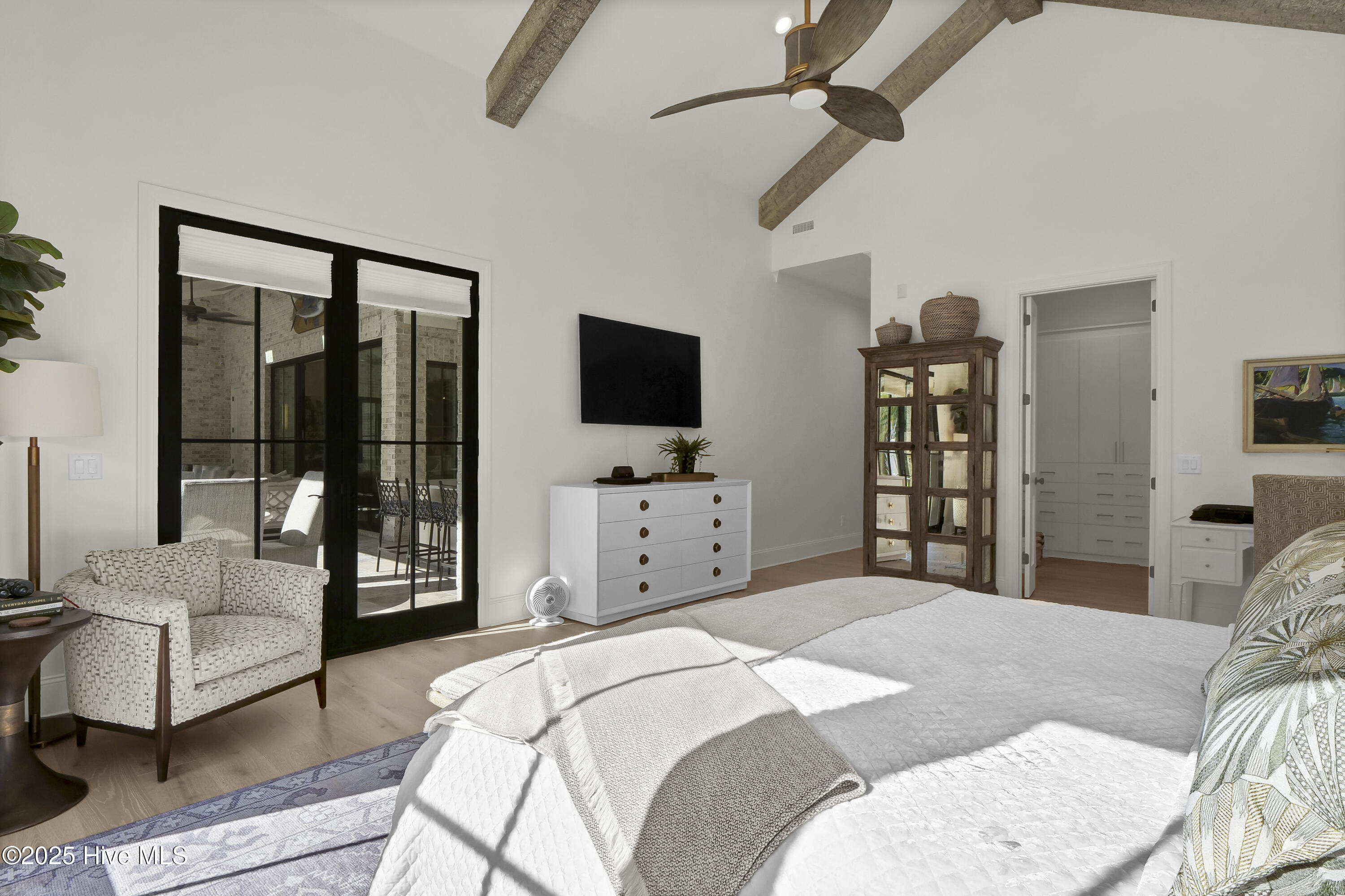 100532496 | Photo 33