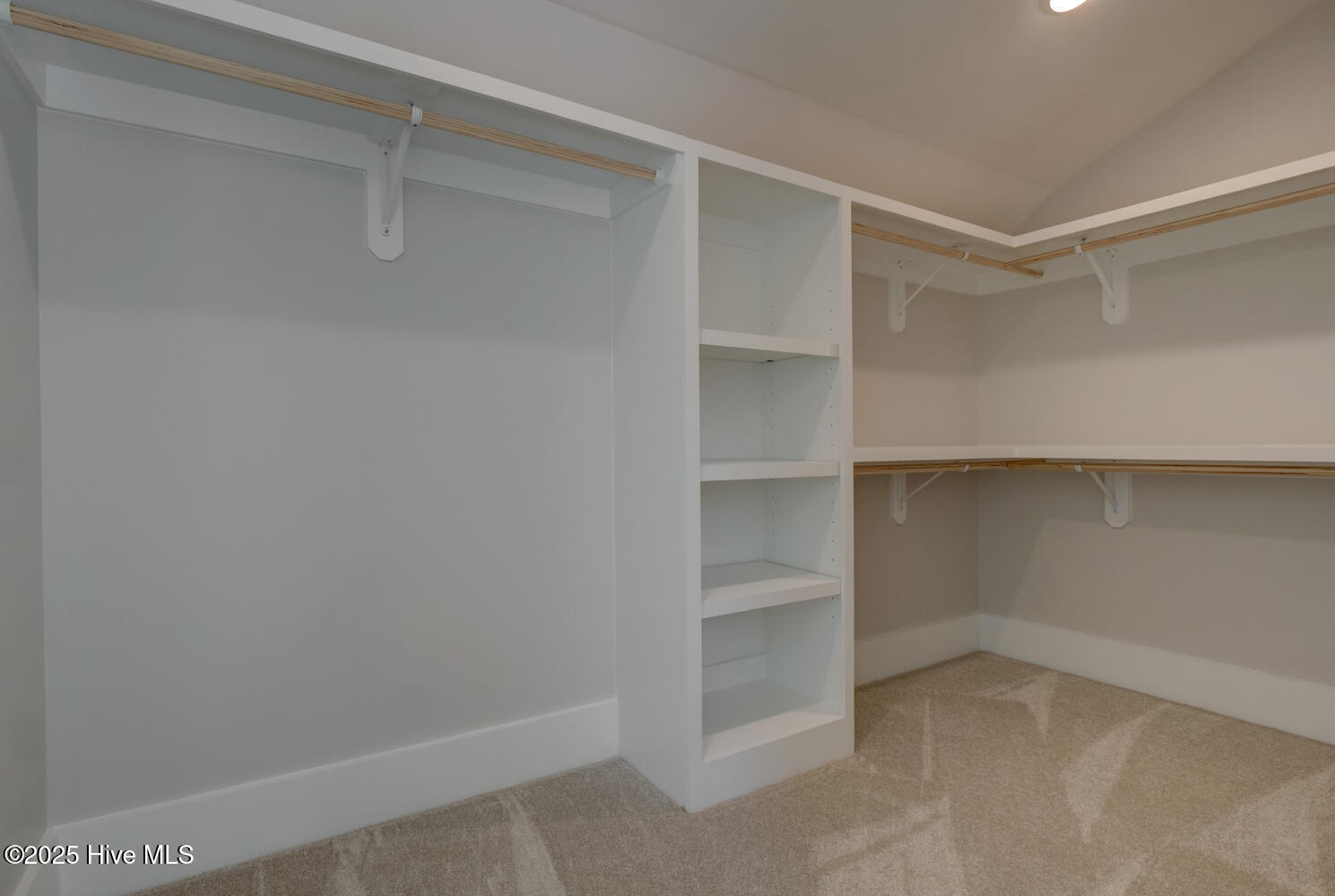 100539915 | Photo 29