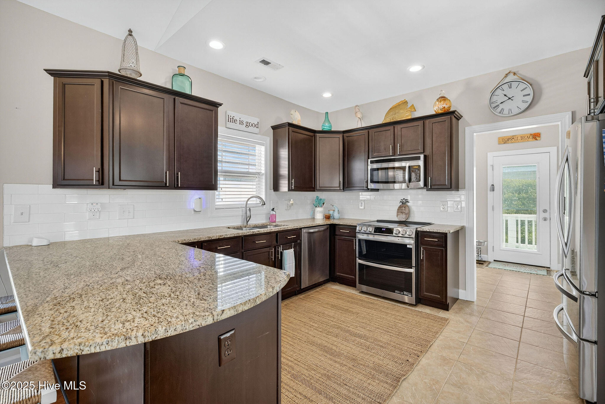 100533834 | Photo 10