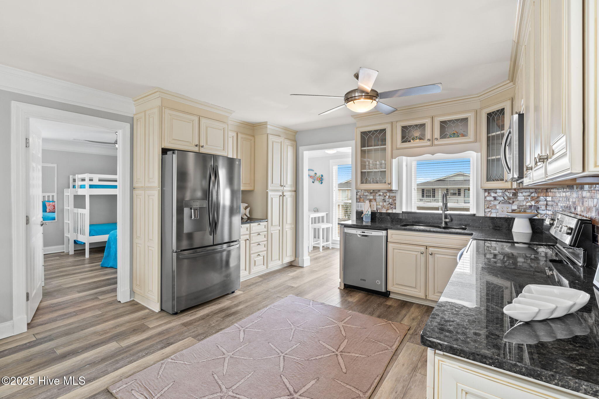 100544859 | Photo 15