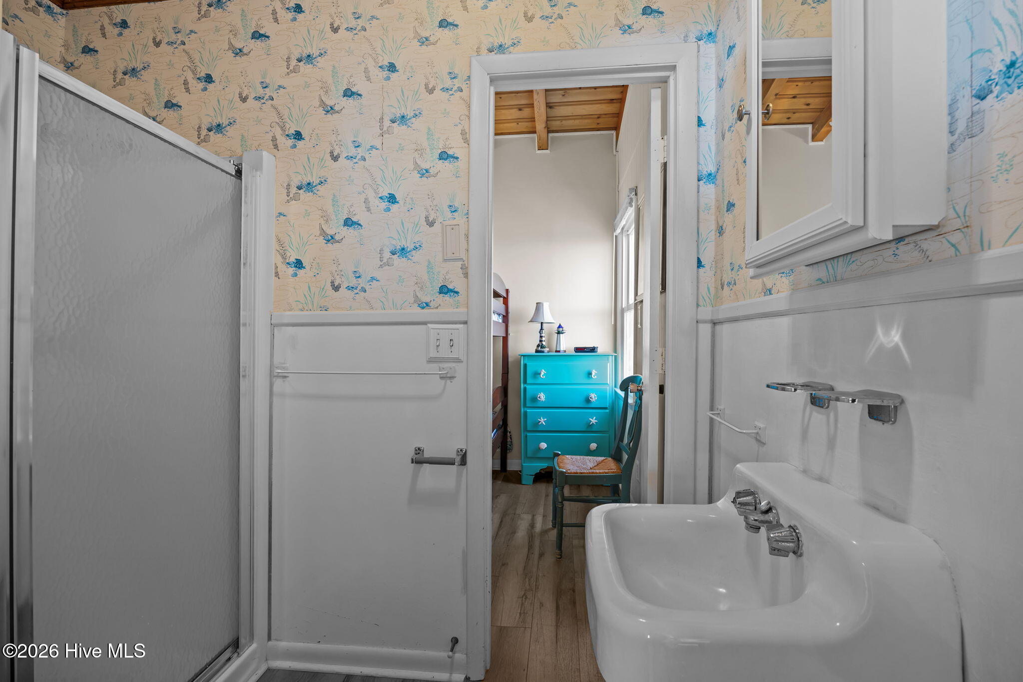 100550375 | Photo 40