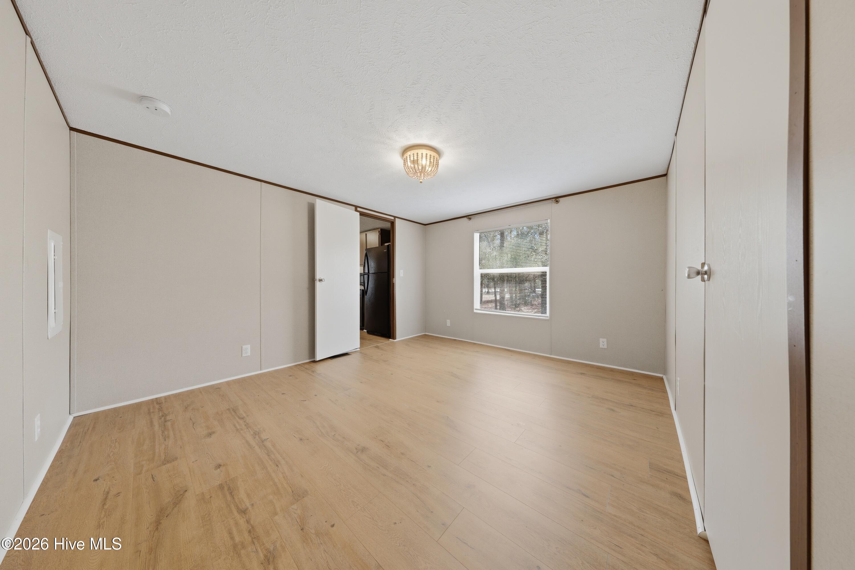 100562676 | Photo 23