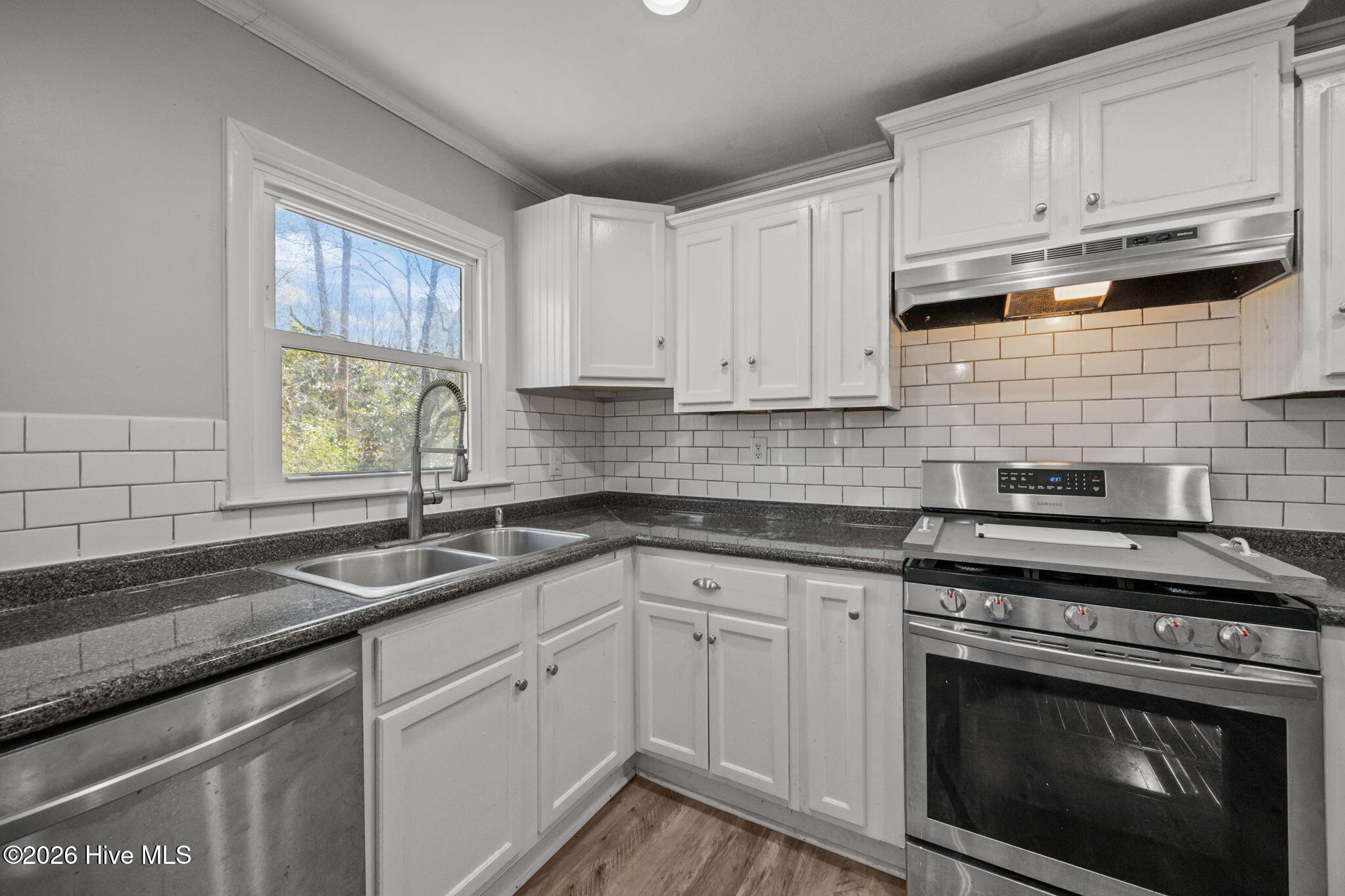 100555859 | Photo 13