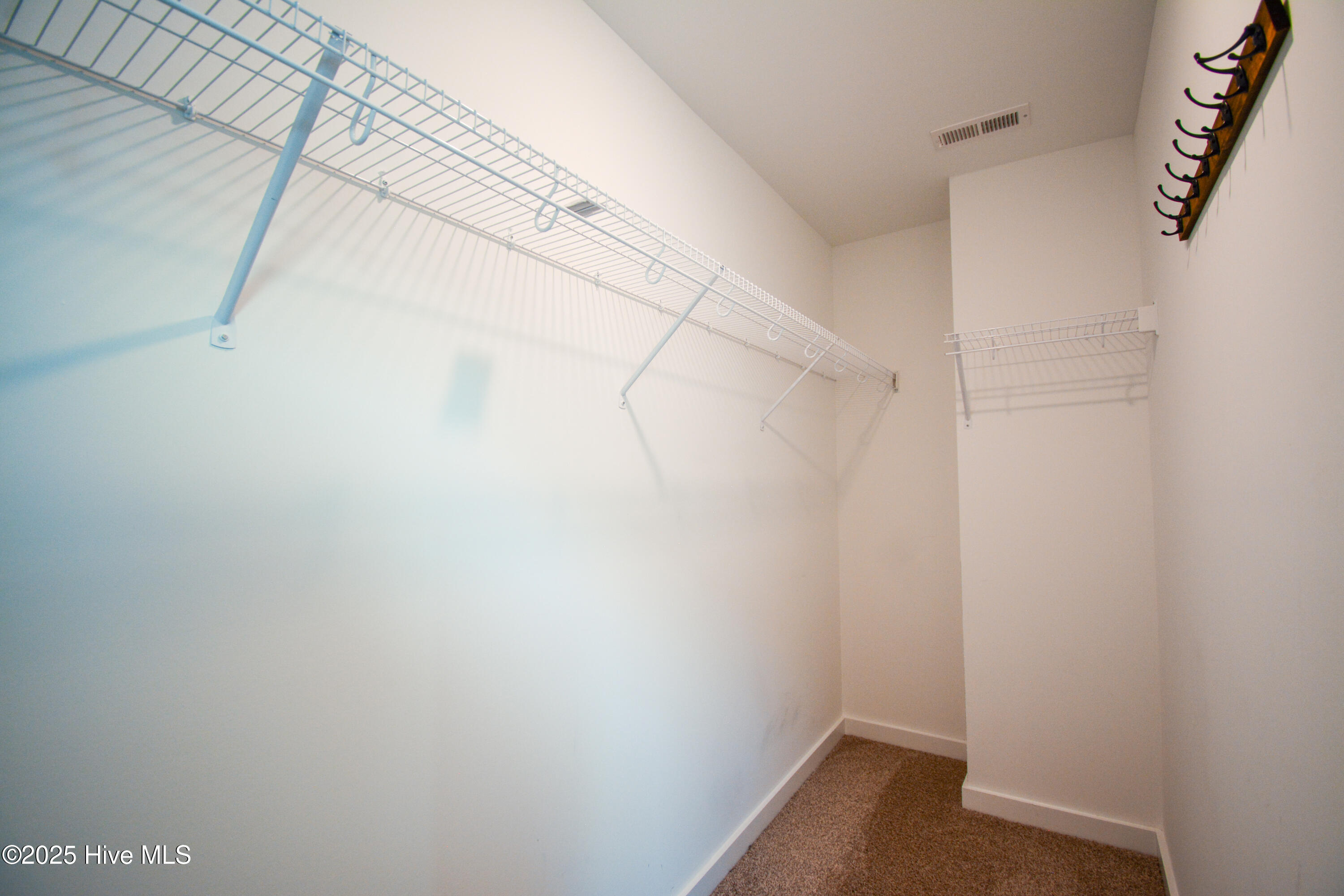 100534687 | Photo 18