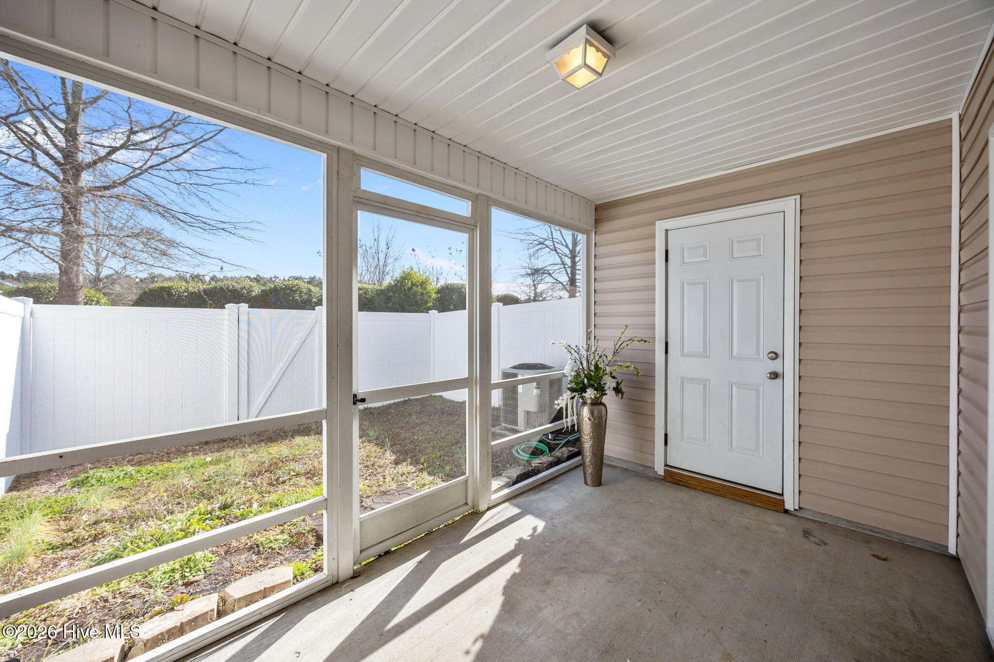 100552891 | Photo 16