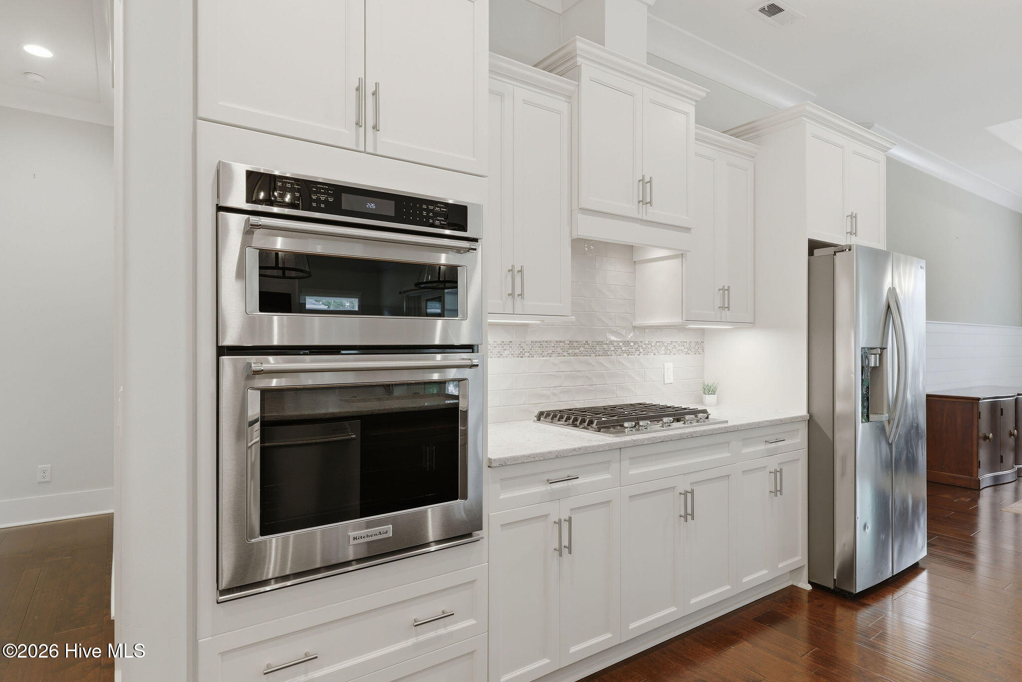 100562967 | Photo 28