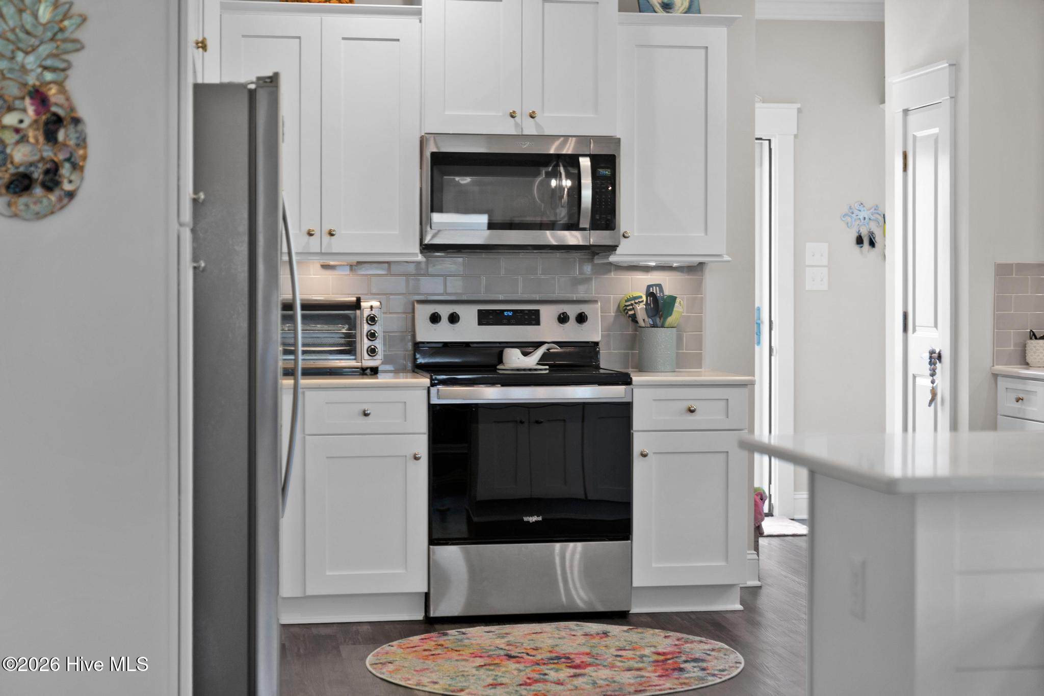 100569220 | Photo 25