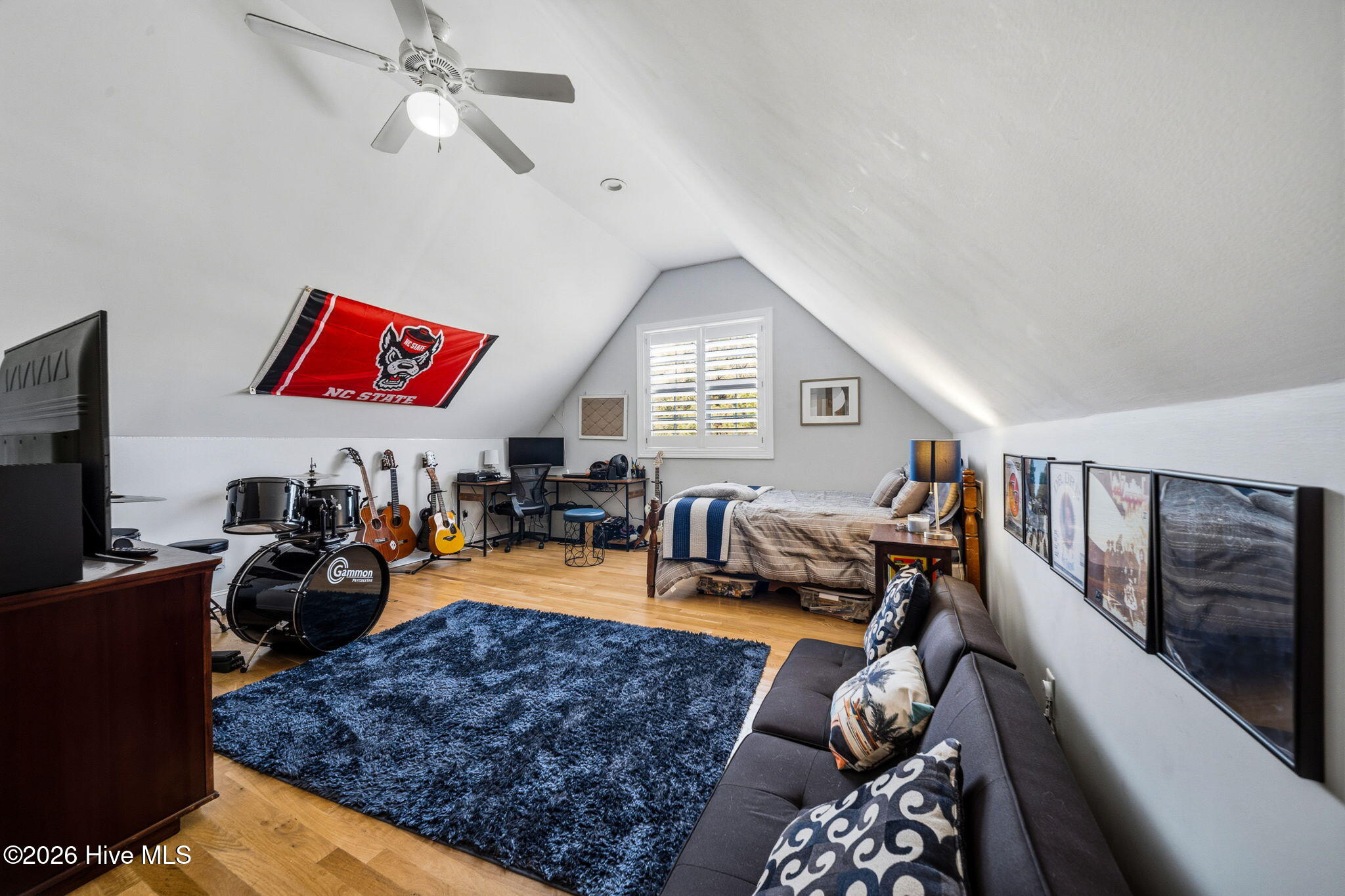 100561515 | Photo 83