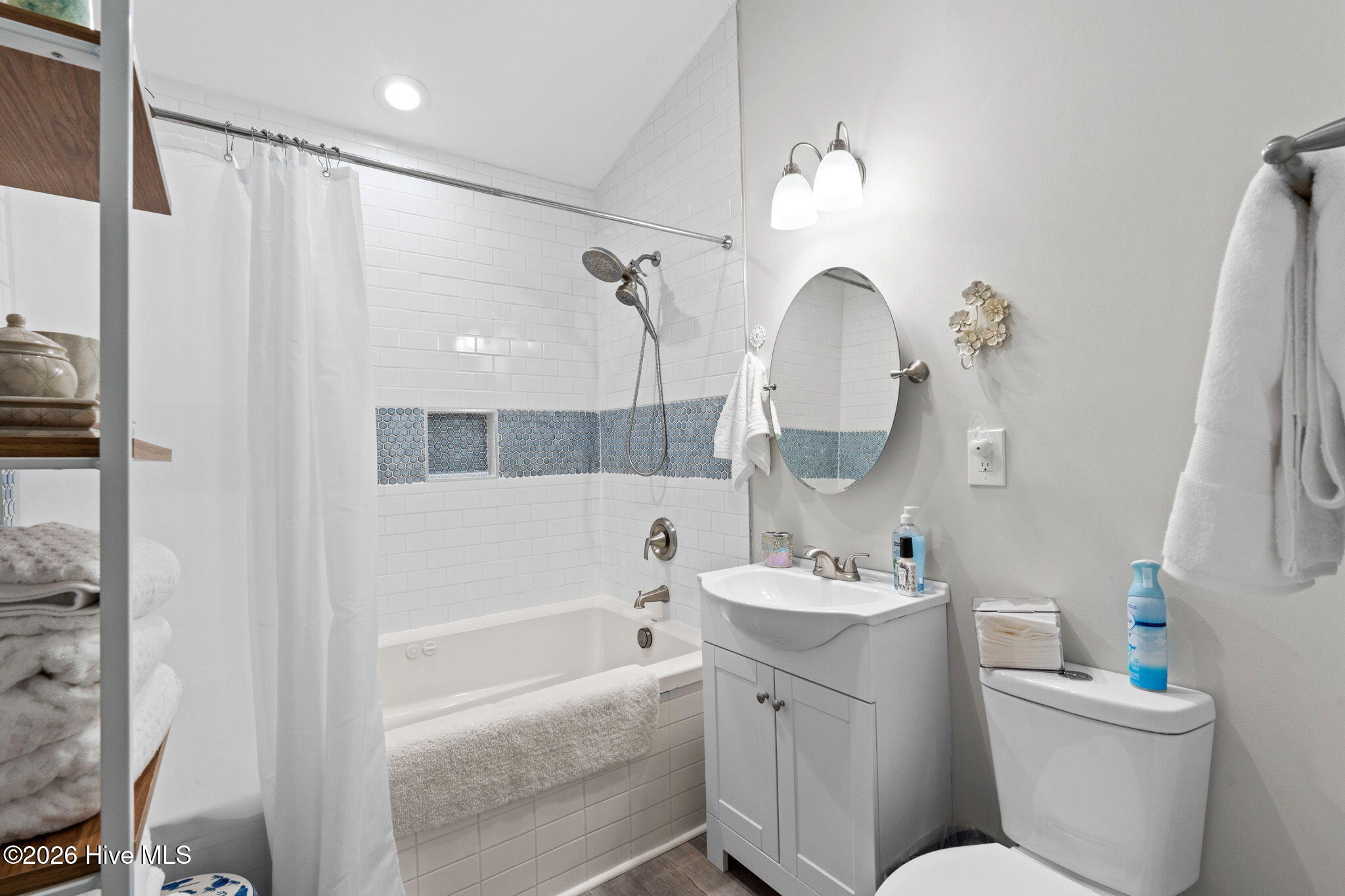 100564340 | Photo 40