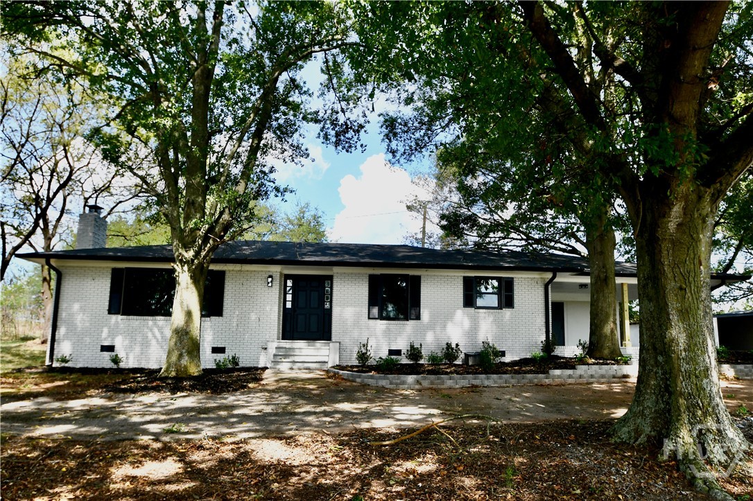 Single family home for sale at 8588 W Highway 98, Commerce, GA 30530 | MLS# CL364789