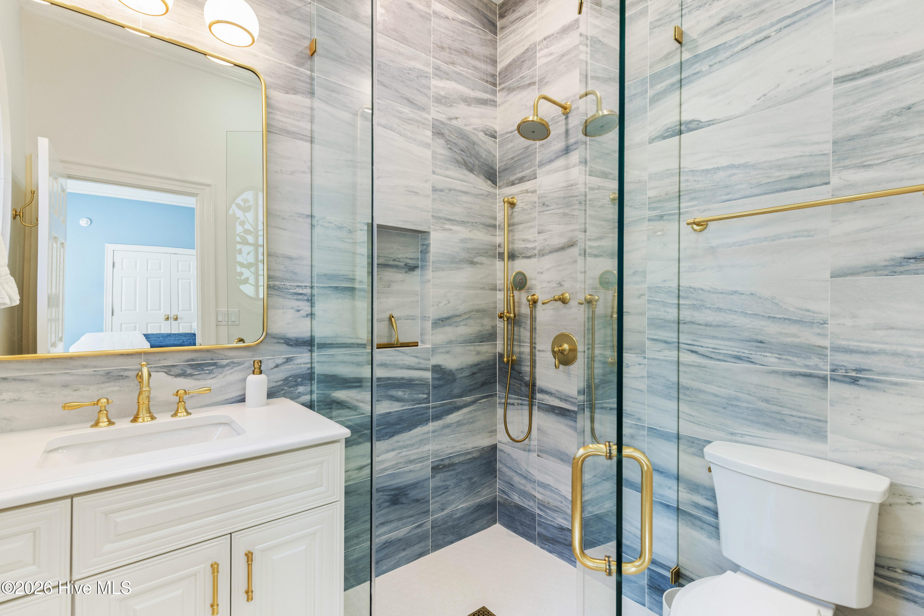 100555813 | Photo 51