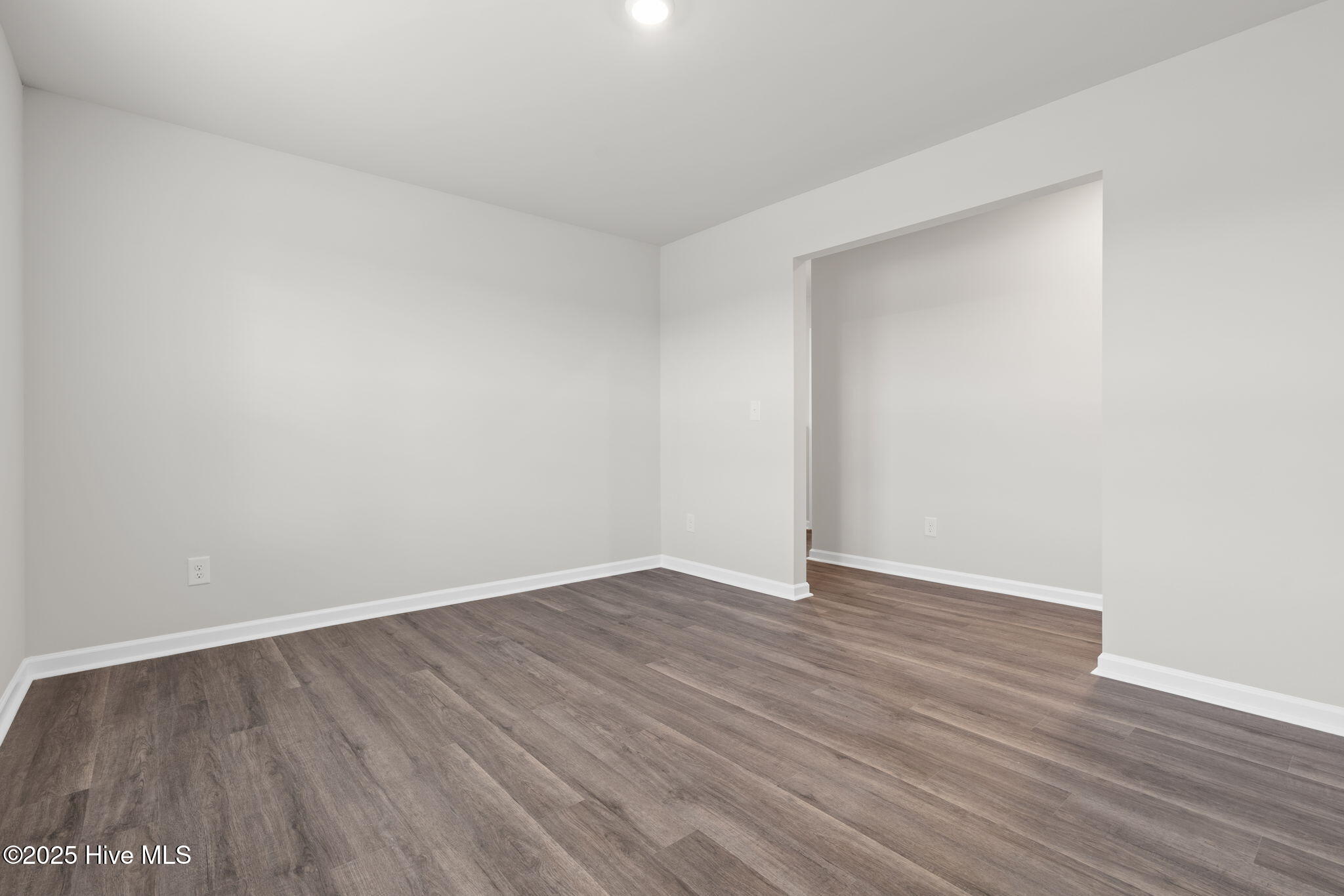 100507185 | Photo 23