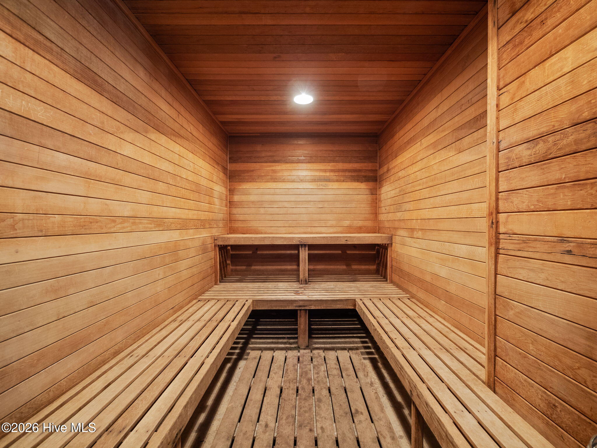 100550416 | Photo 31