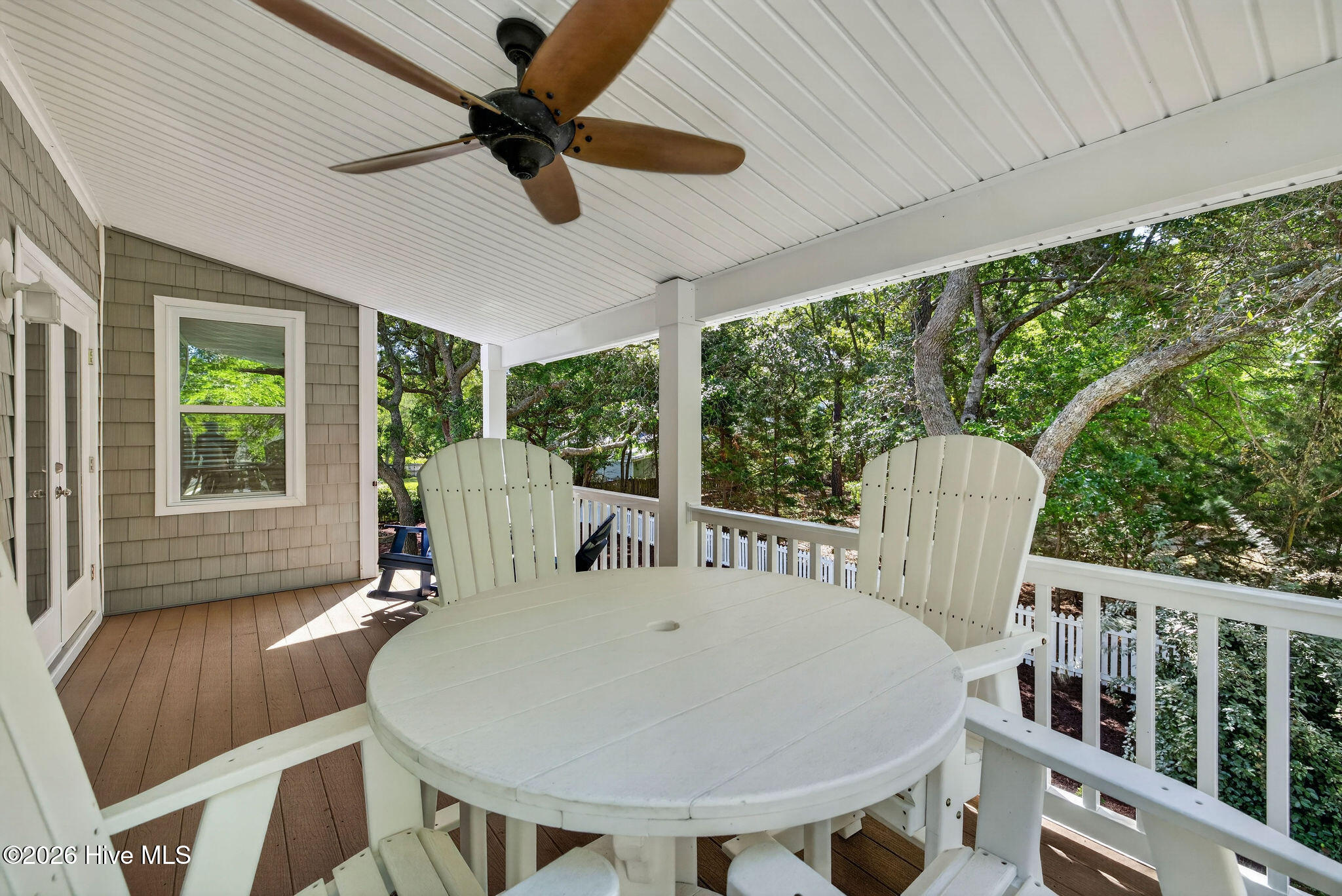 100570117 | Photo 44