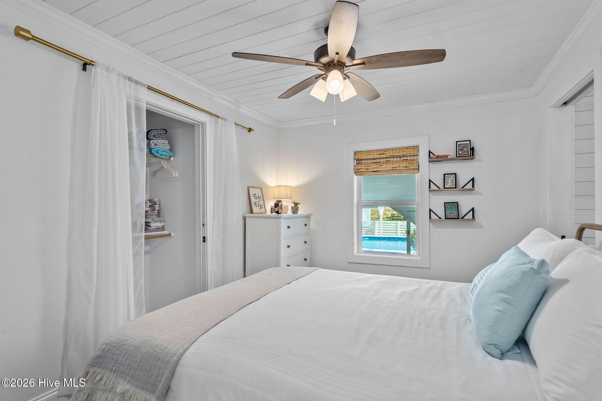 100560357 | Photo 30