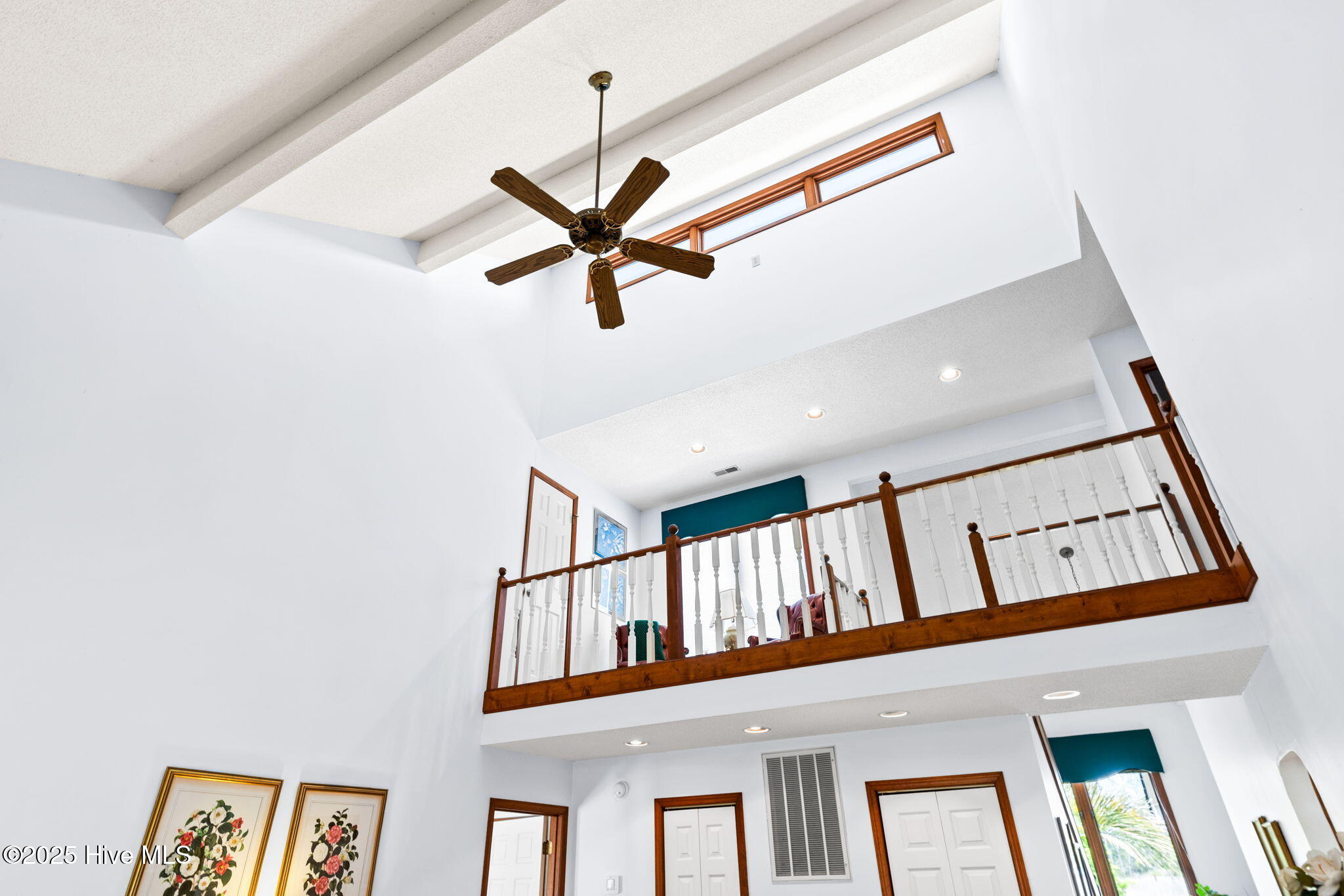 100499054 | Photo 13