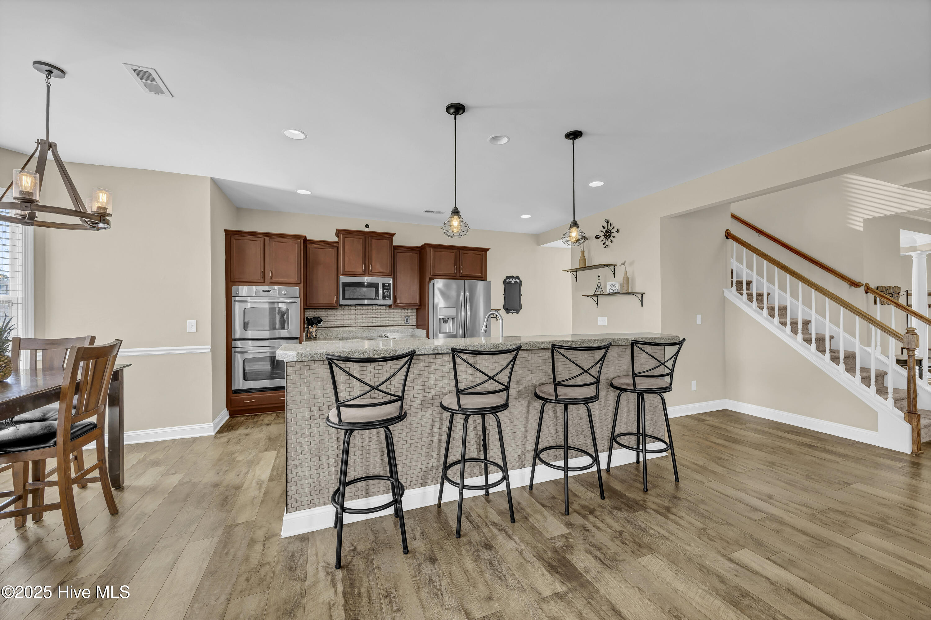 100549704 | Photo 16