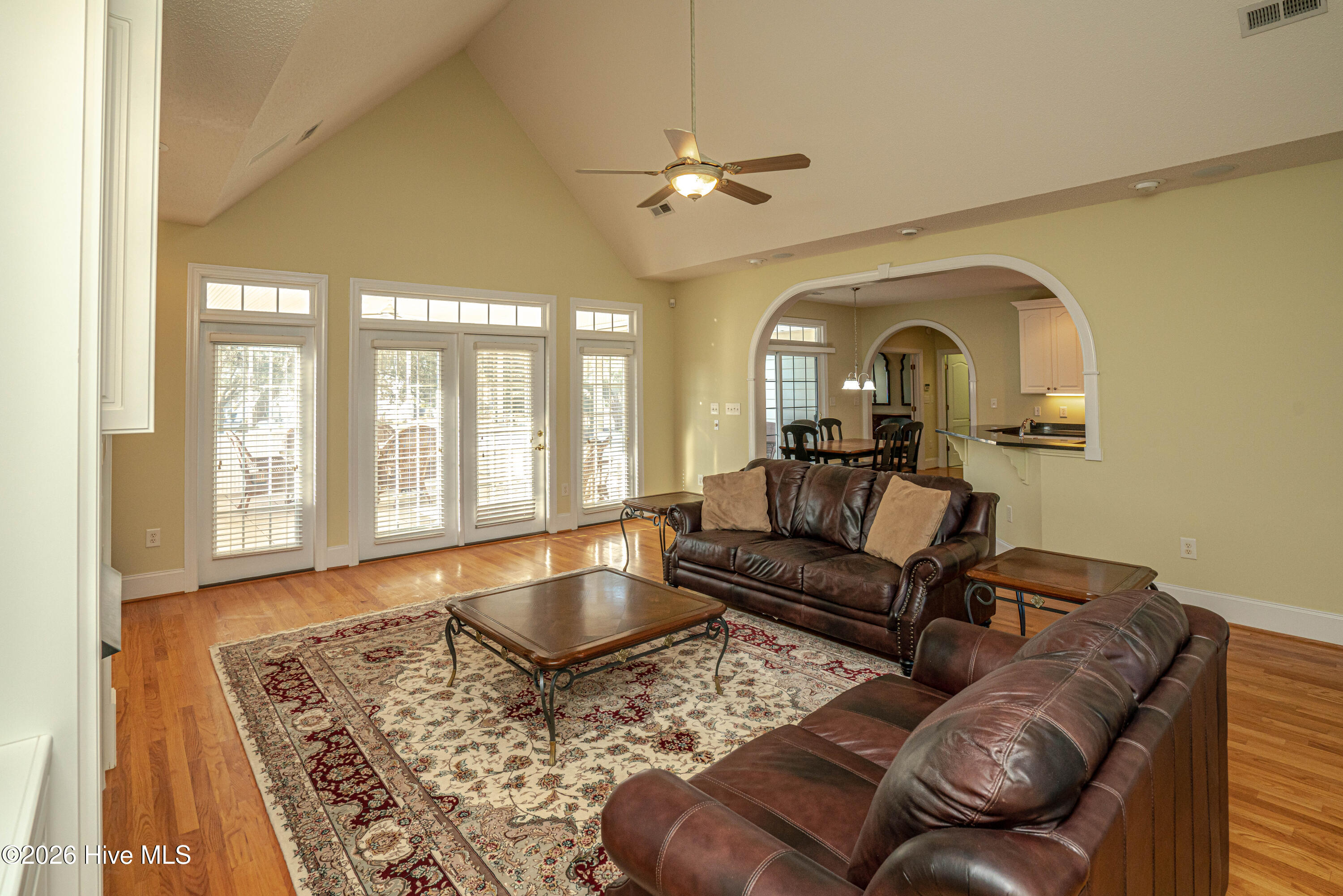 100553536 | Photo 11