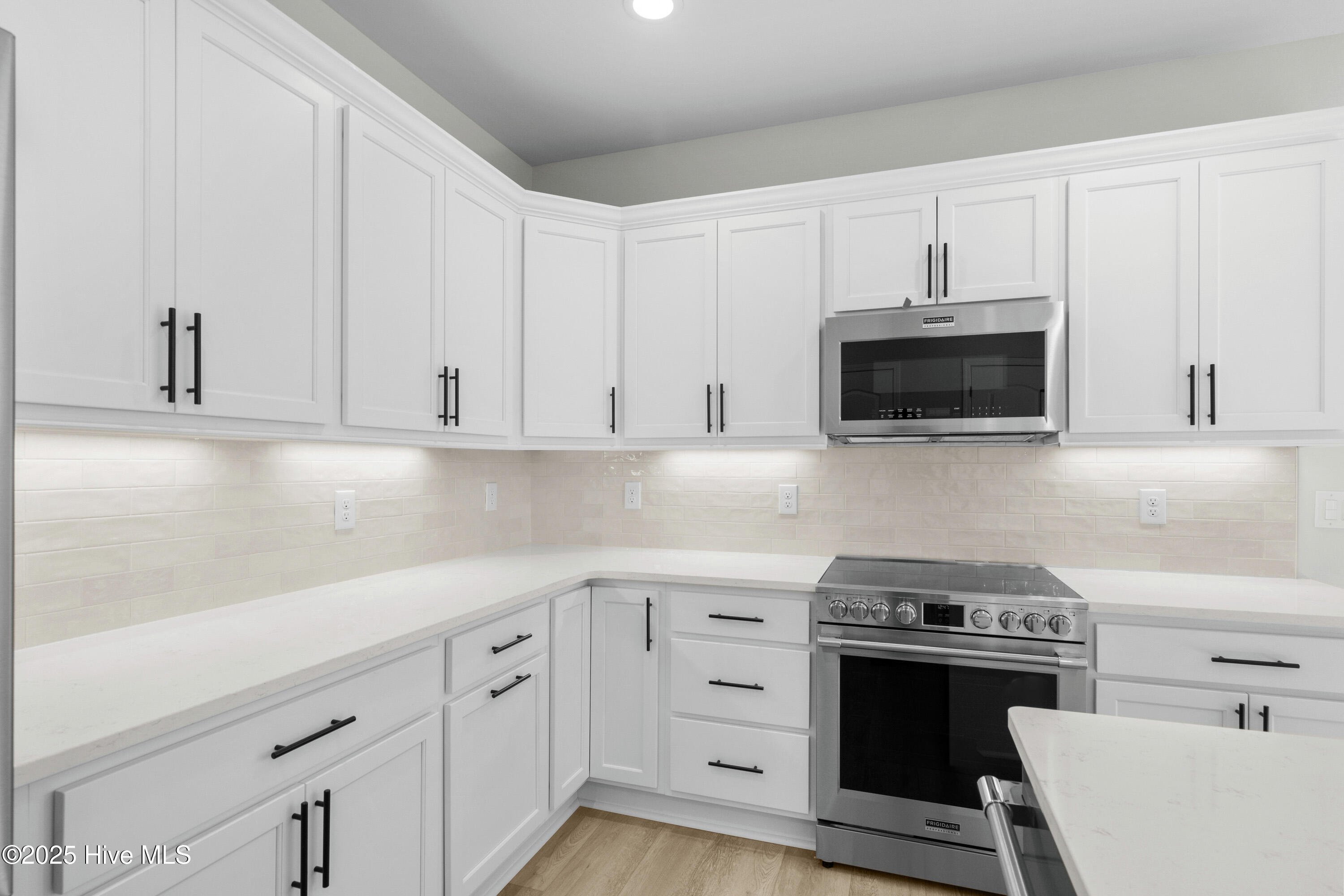 100487215 | Photo 22