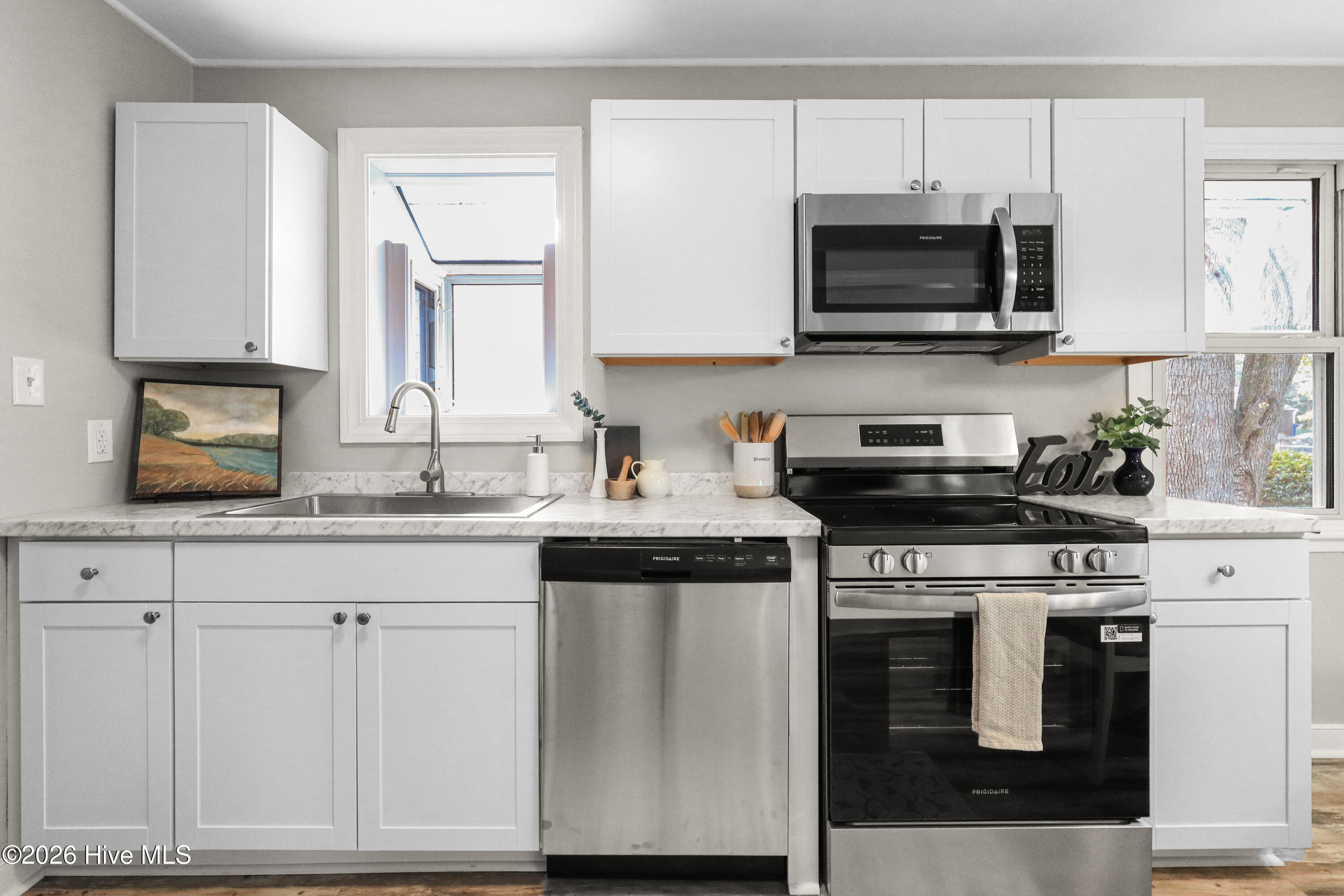 100560188 | Photo 17