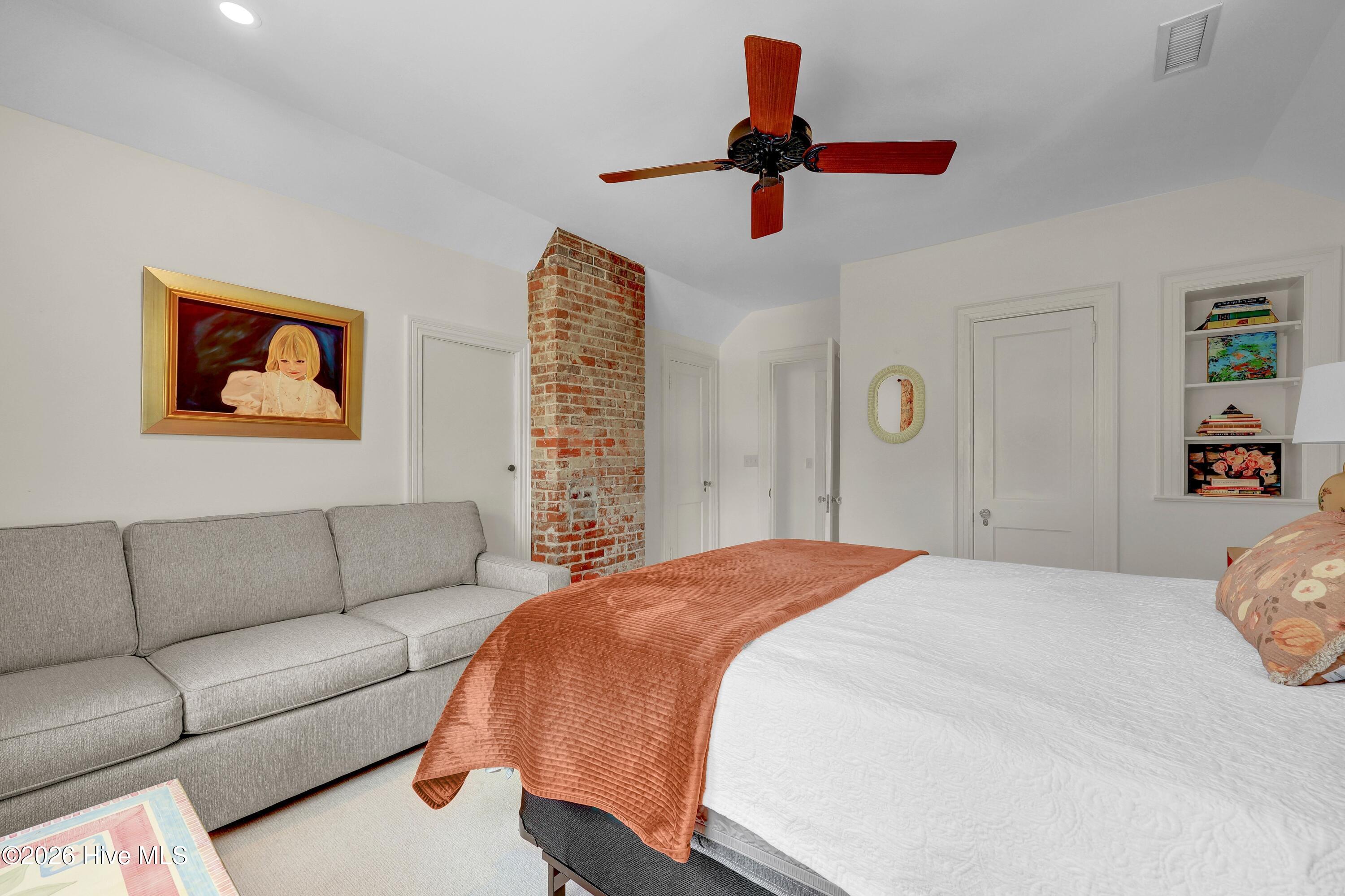 100570649 | Photo 38