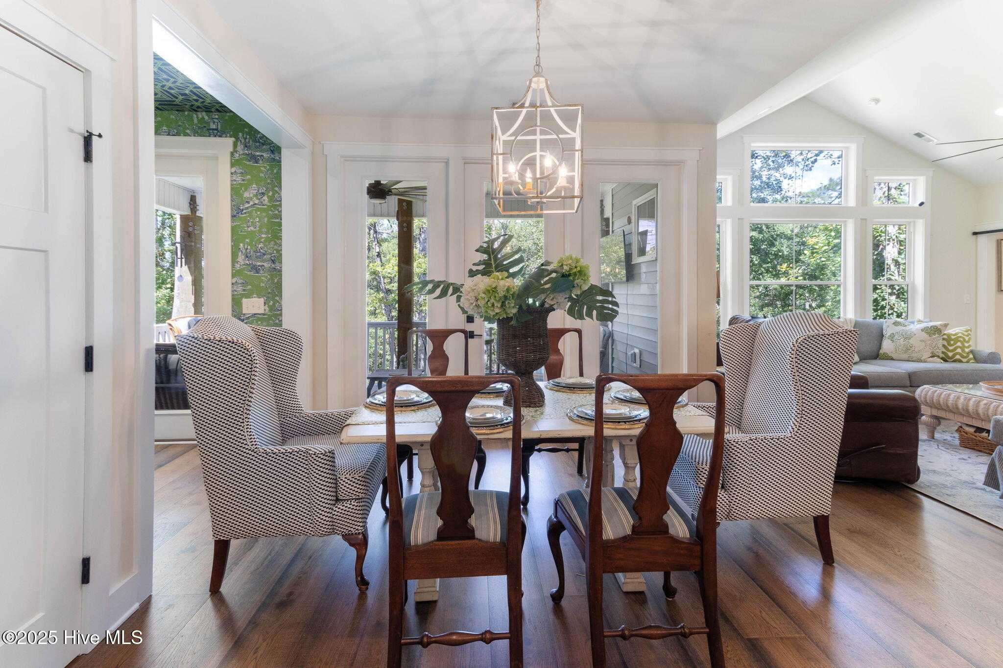 100525541 | Photo 18