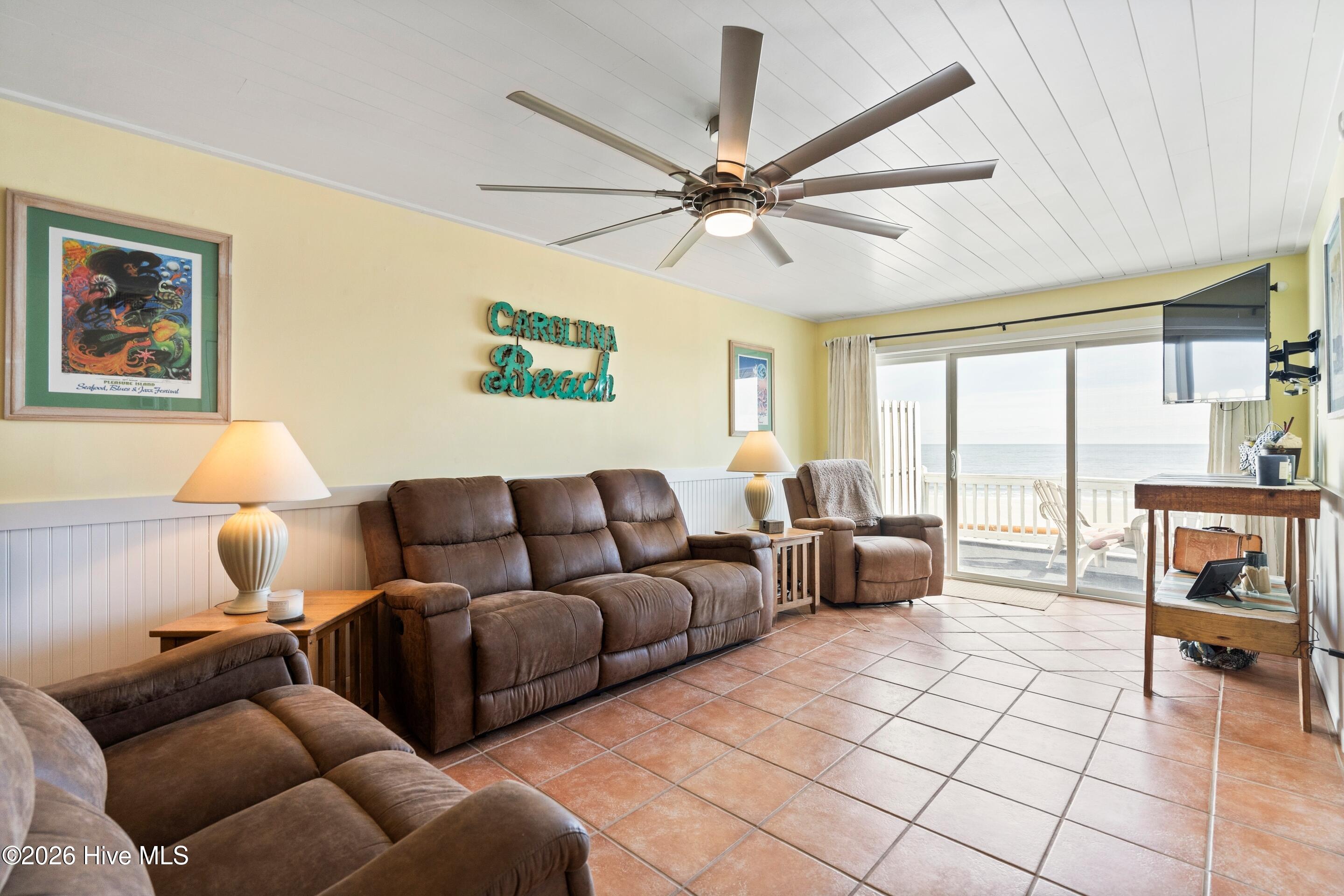 100549000 | Photo 17