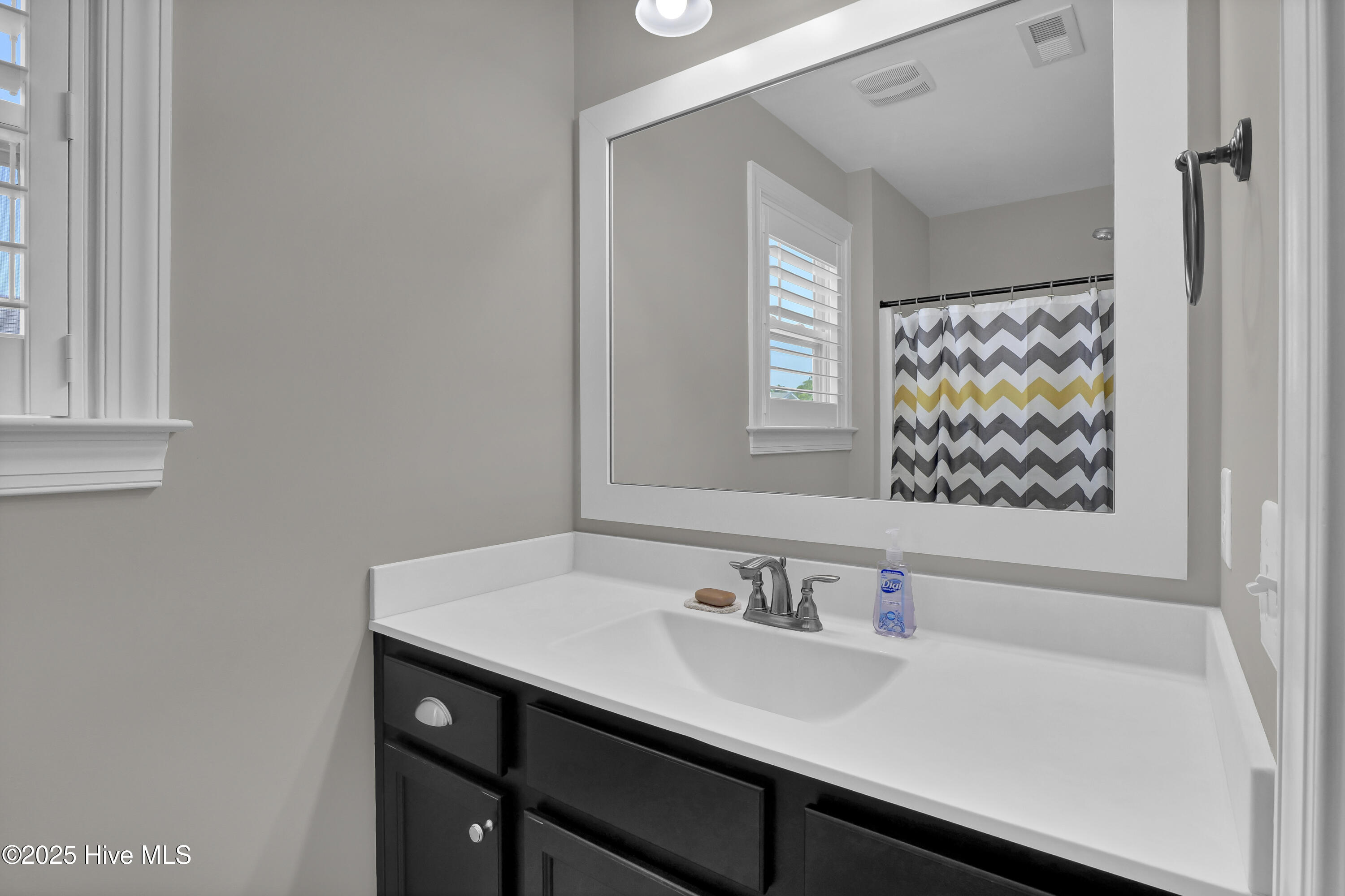 444 Yucca Lane, Wilmington, NC 28412 – photo 19: Full Bath 3 Frog or 4th BR